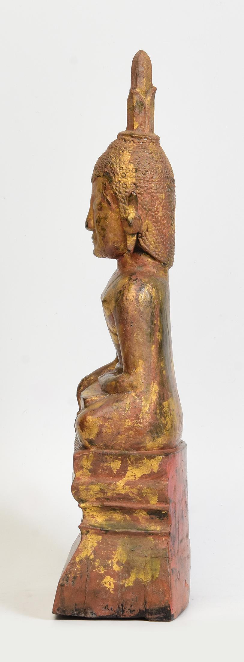 Bouddha assis en bois birman ancien Shan du 18ème siècle en vente 1