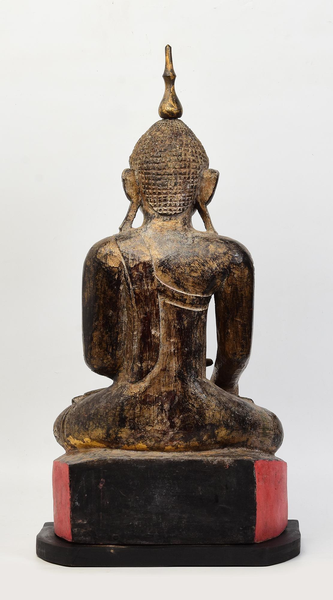 Bouddha assis en bois birman ancien Shan du 18ème siècle en vente 1