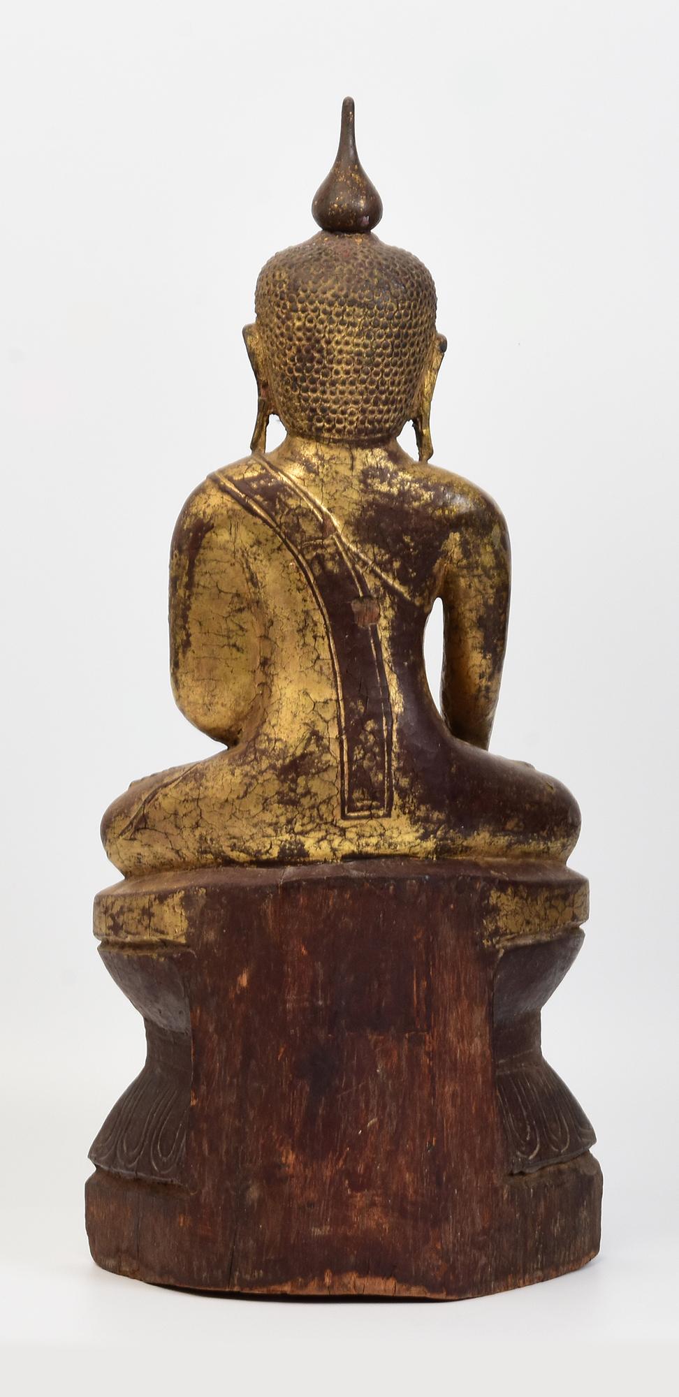 Bouddha assis en bois birman ancien Shan du 18ème siècle en vente 1