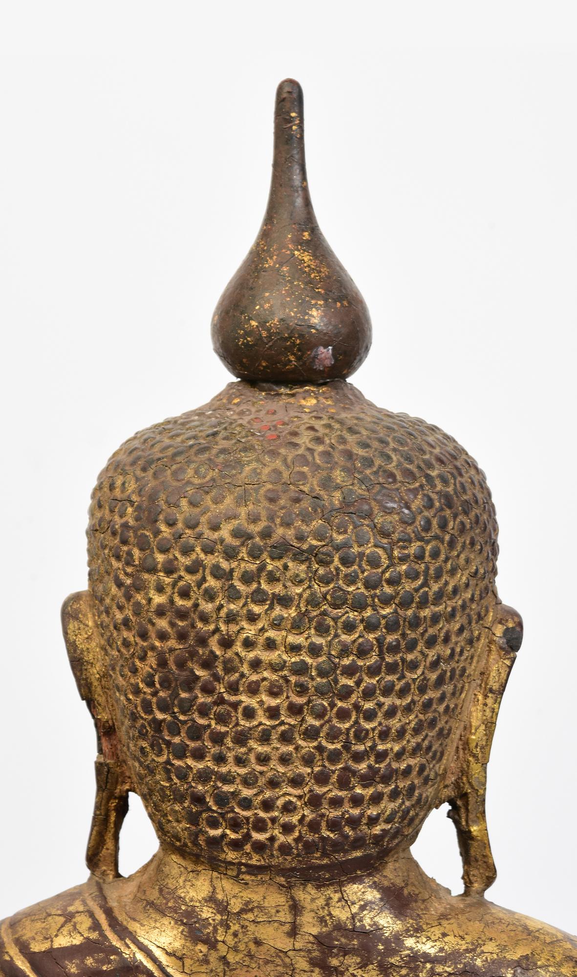 Bouddha assis en bois birman ancien Shan du 18ème siècle en vente 2