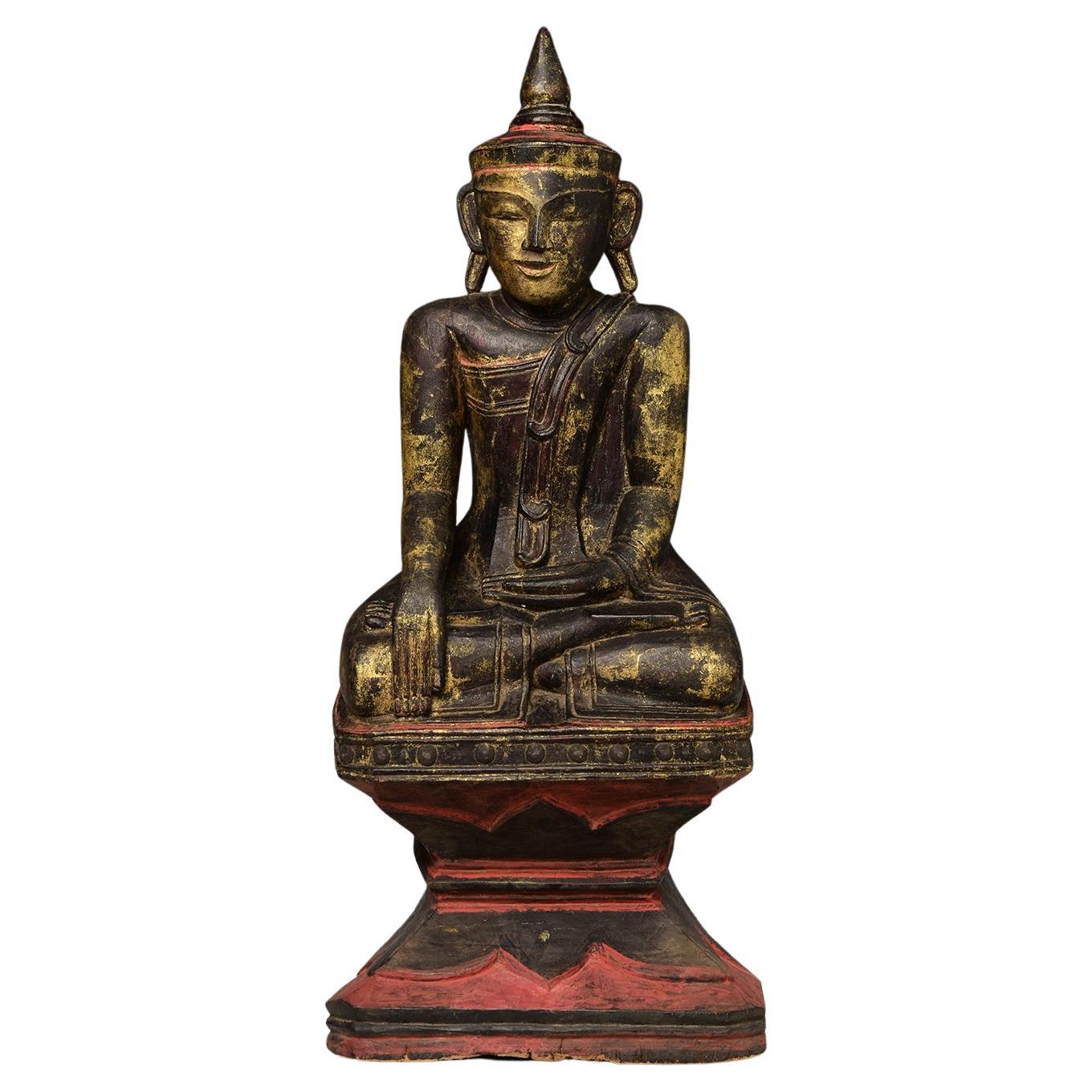 18. Jahrhundert, Shan, antiker burmesischer sitzender Buddha aus Holz im Angebot