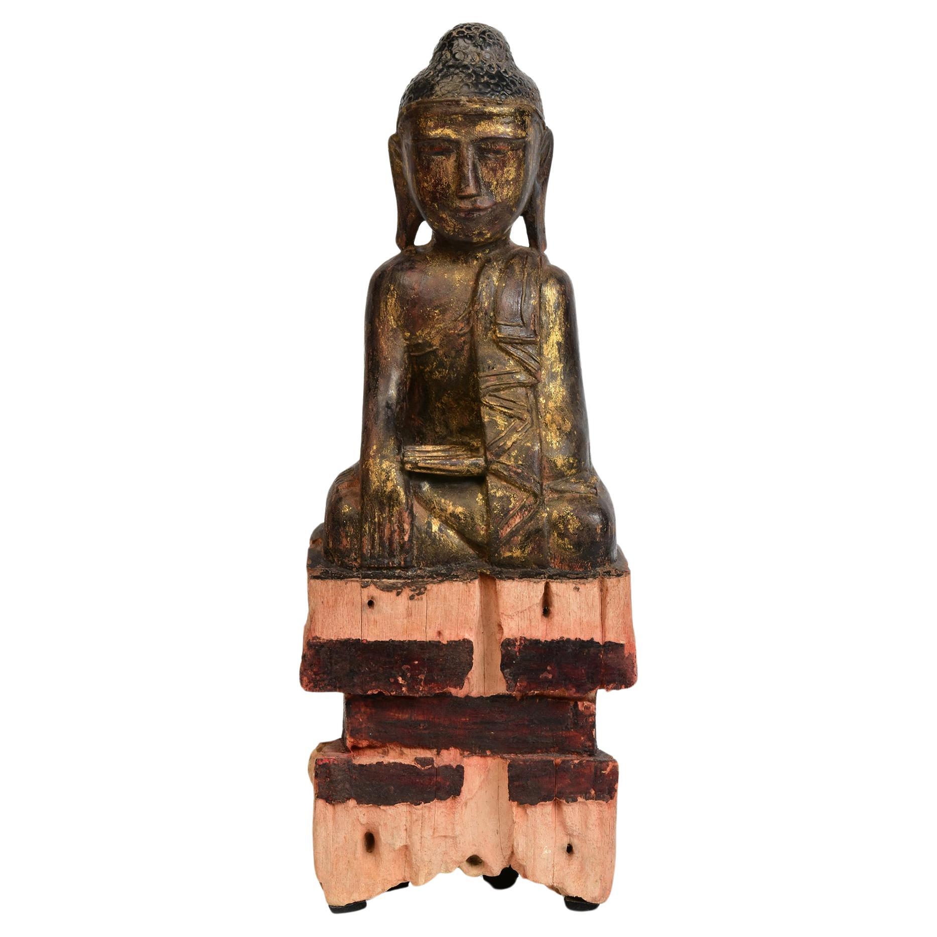 18. Jahrhundert, Shan, antiker burmesischer sitzender Buddha aus Holz