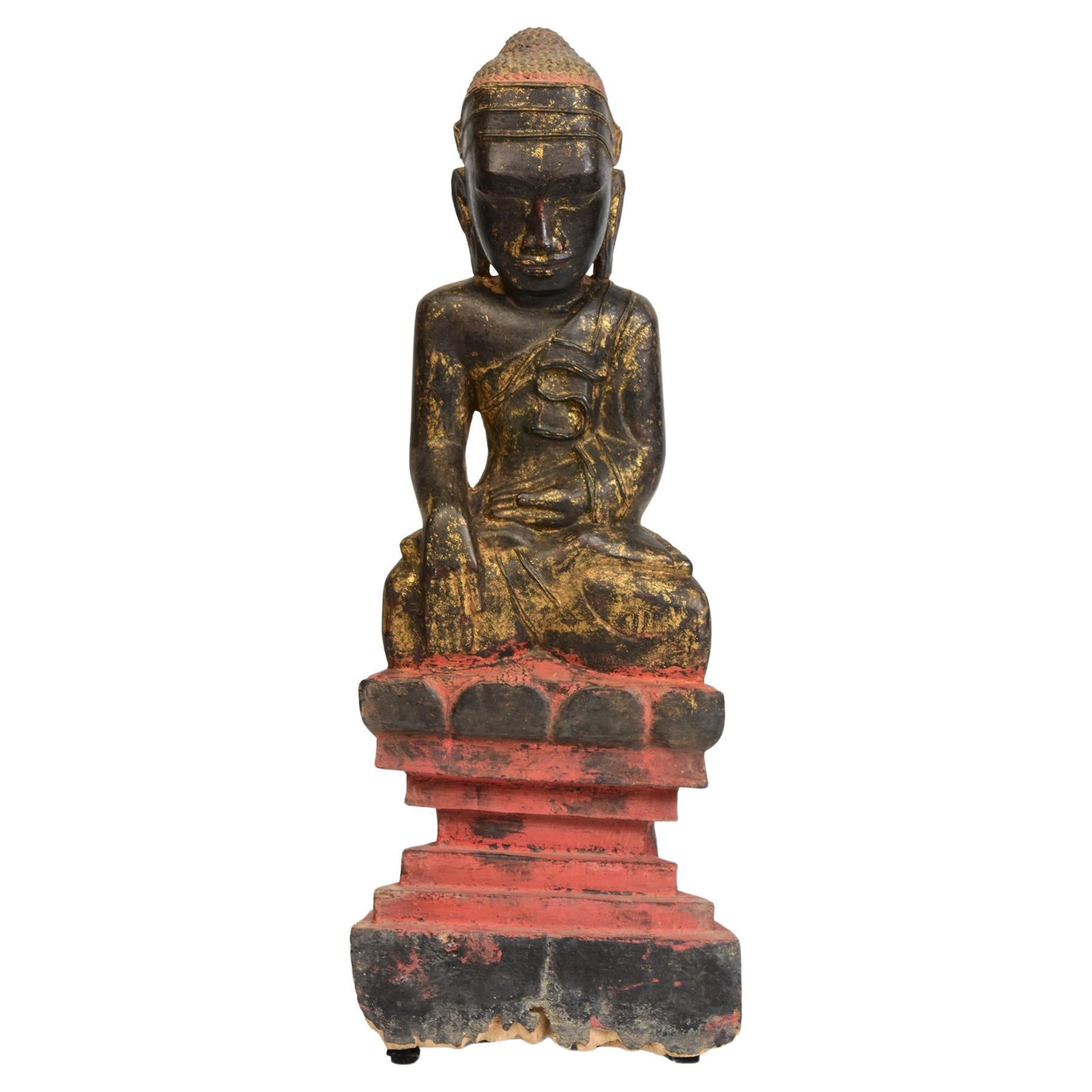 Bouddha assis en bois birman ancien Shan du 18ème siècle en vente