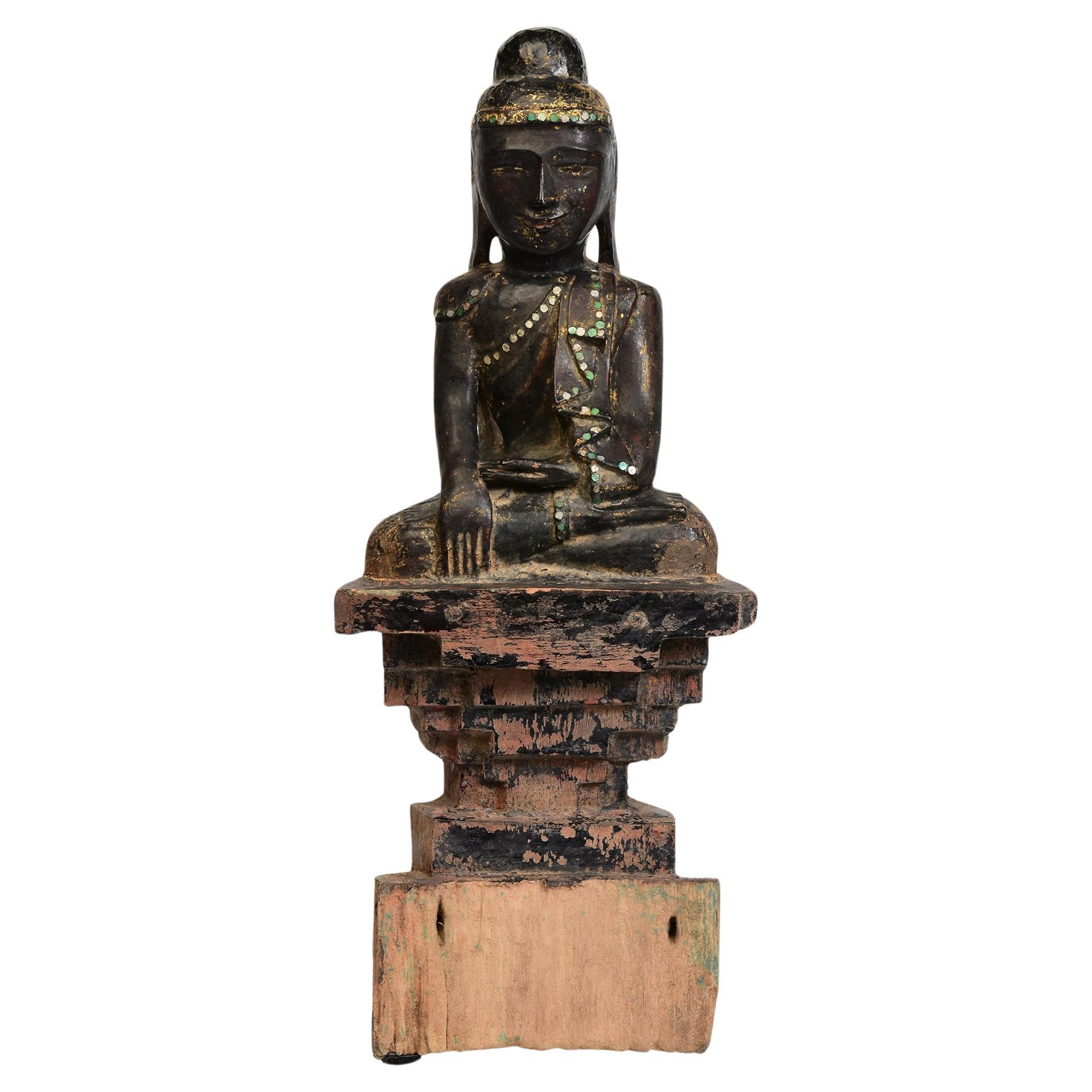 Bouddha assis en bois birman ancien Shan du 18ème siècle