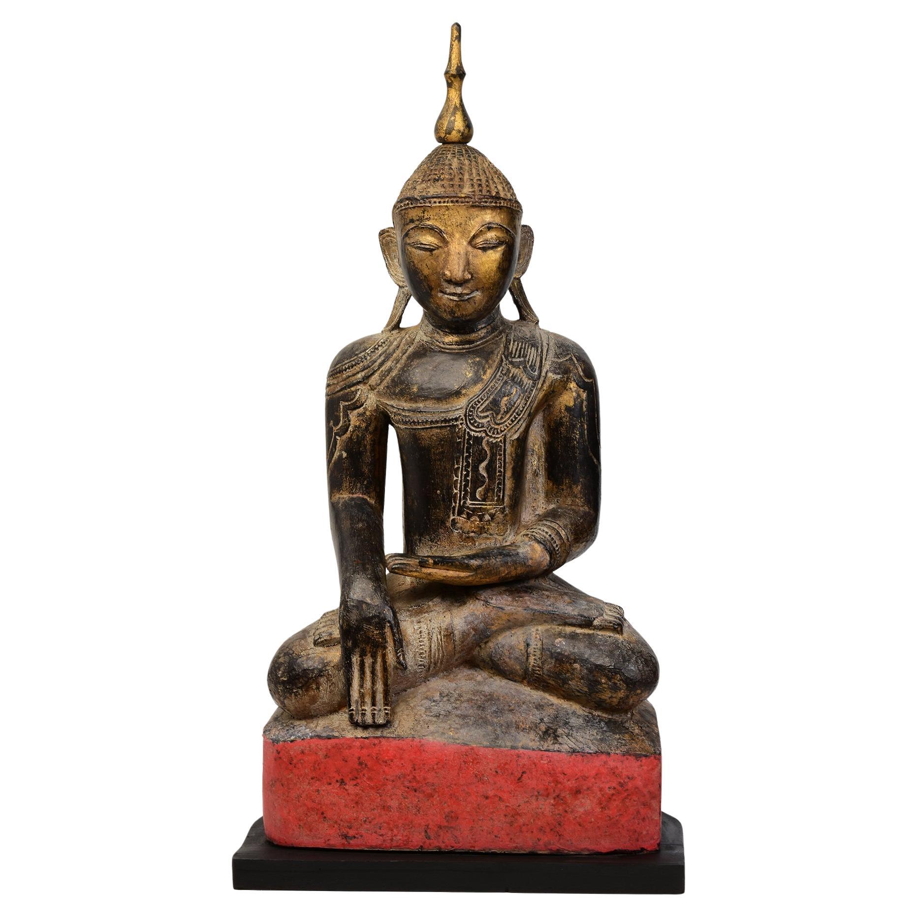 Bouddha assis en bois birman ancien Shan du 18ème siècle en vente