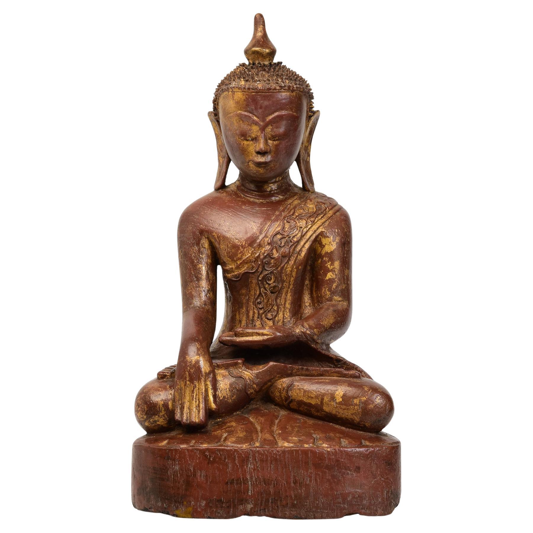 Bouddha assis en bois birman ancien Shan du 18ème siècle en vente