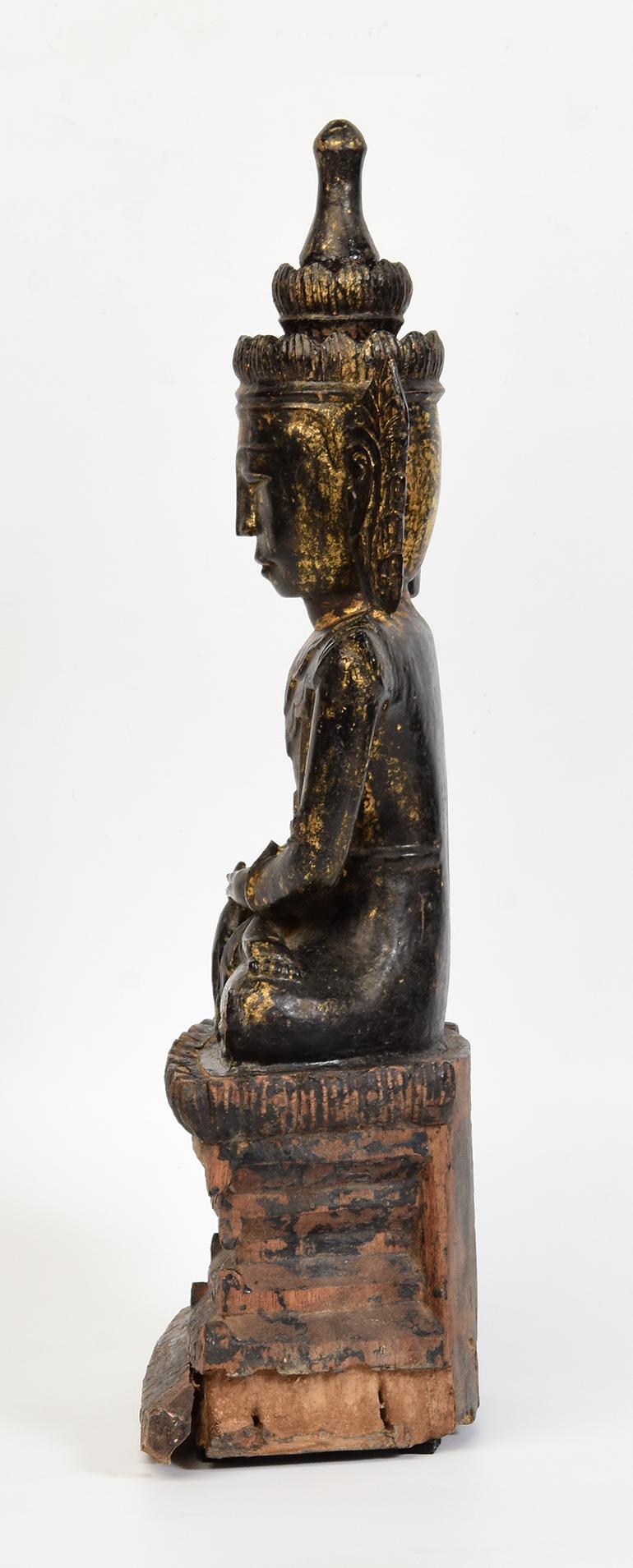 18th Century, Shan, Antique Burmese Wooden Seated Crowned Buddha For Sale 2