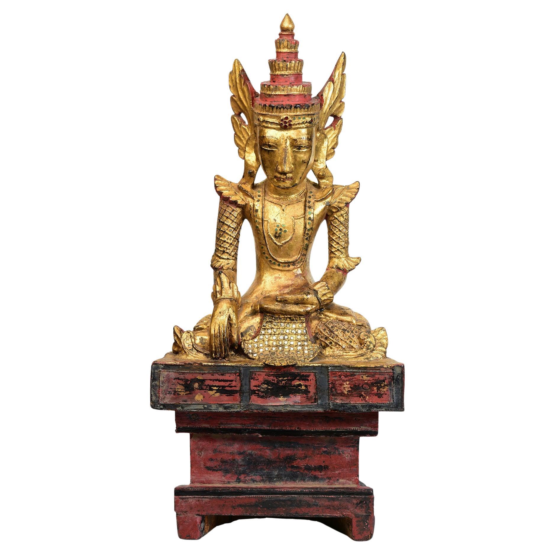 18. Jahrhundert, Shan, antiker burmesischer sitzender Kron Buddha aus Holz