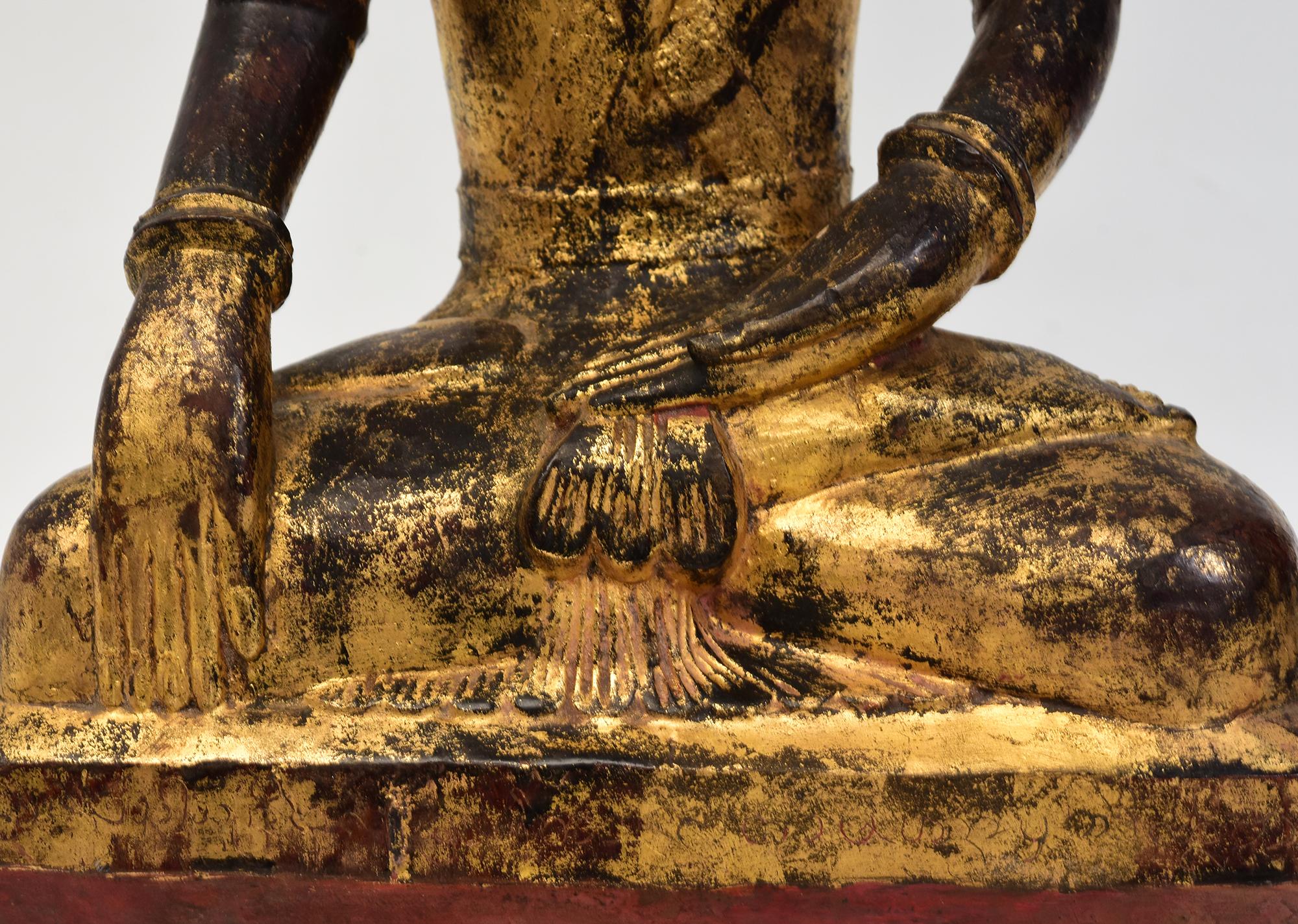 18th Century, Shan, Antique Burmese Wooden Seated Crowned King Buddha Statue In Good Condition For Sale In Sampantawong, TH