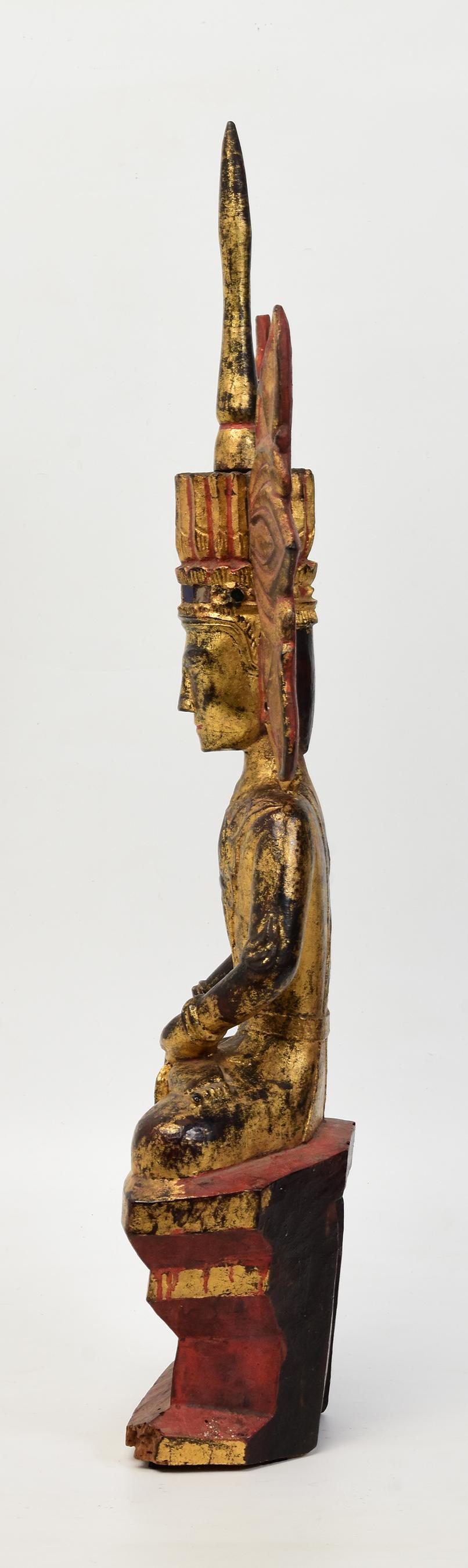 18th Century, Shan, Antique Burmese Wooden Seated Crowned King Buddha Statue For Sale 2
