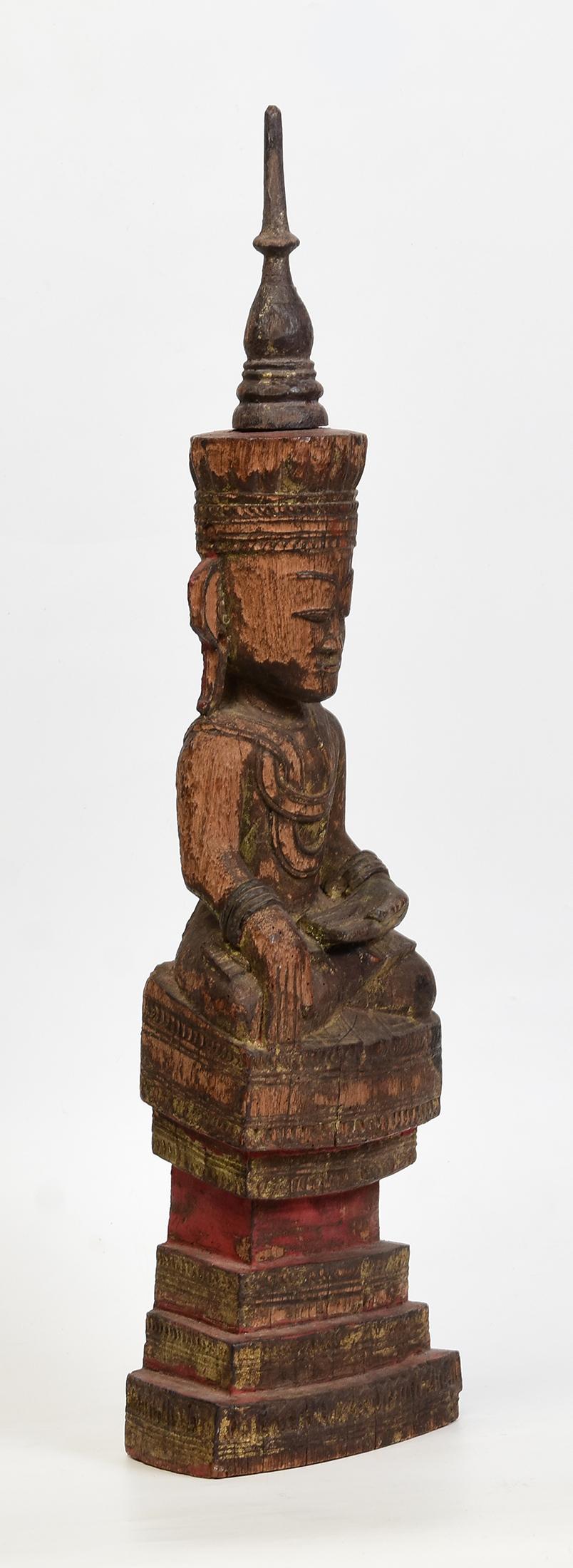 XVIIIe siècle, Shan, Bouddha couronné assis en bois ancien de Birmanie en vente 5