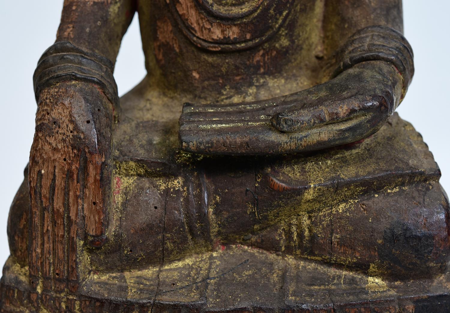 XVIIIe siècle, Shan, Bouddha couronné assis en bois ancien de Birmanie Bon état - En vente à Sampantawong, TH