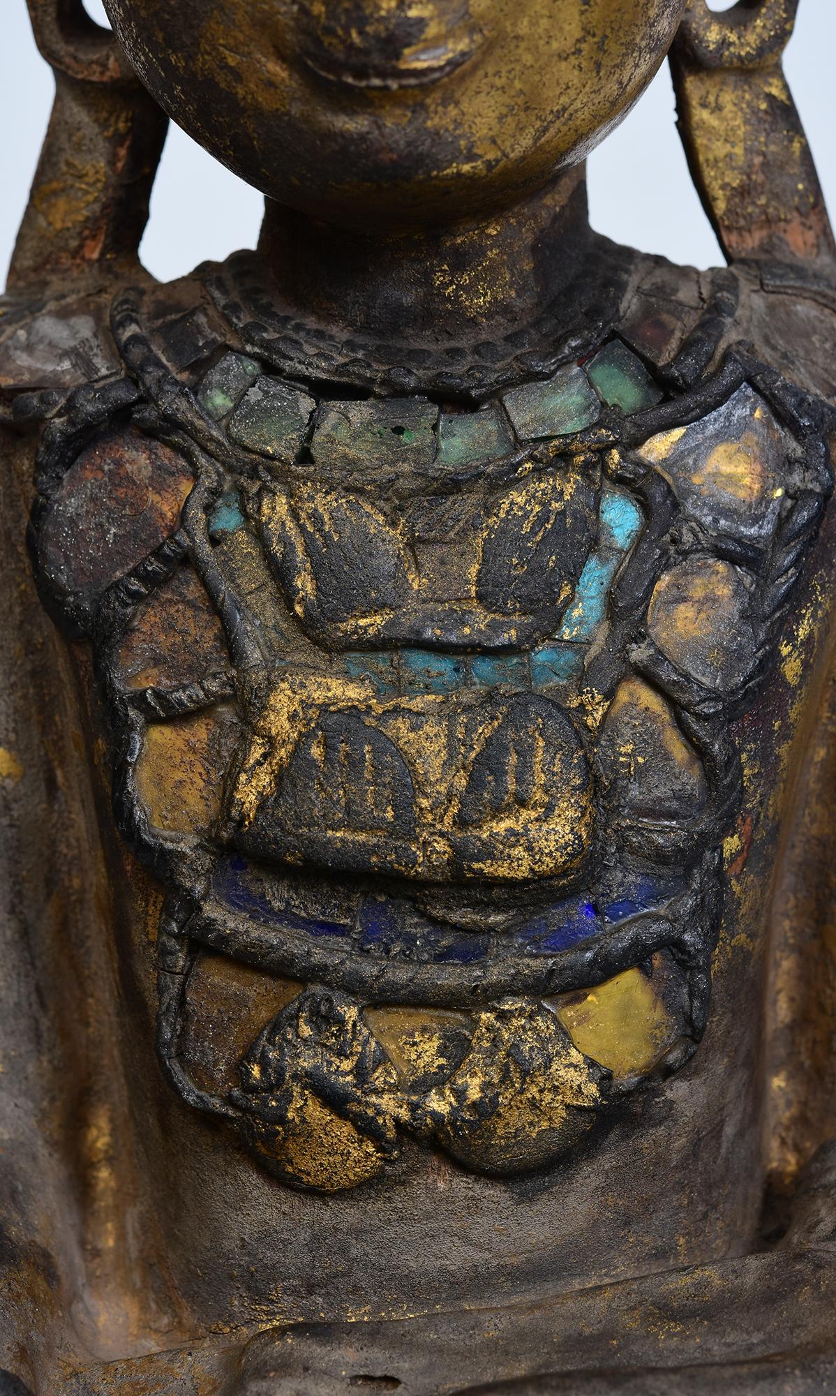 XVIIIe siècle et antérieur XVIIIe siècle, Shan, Bouddha couronné assis en bois ancien de Birmanie en vente