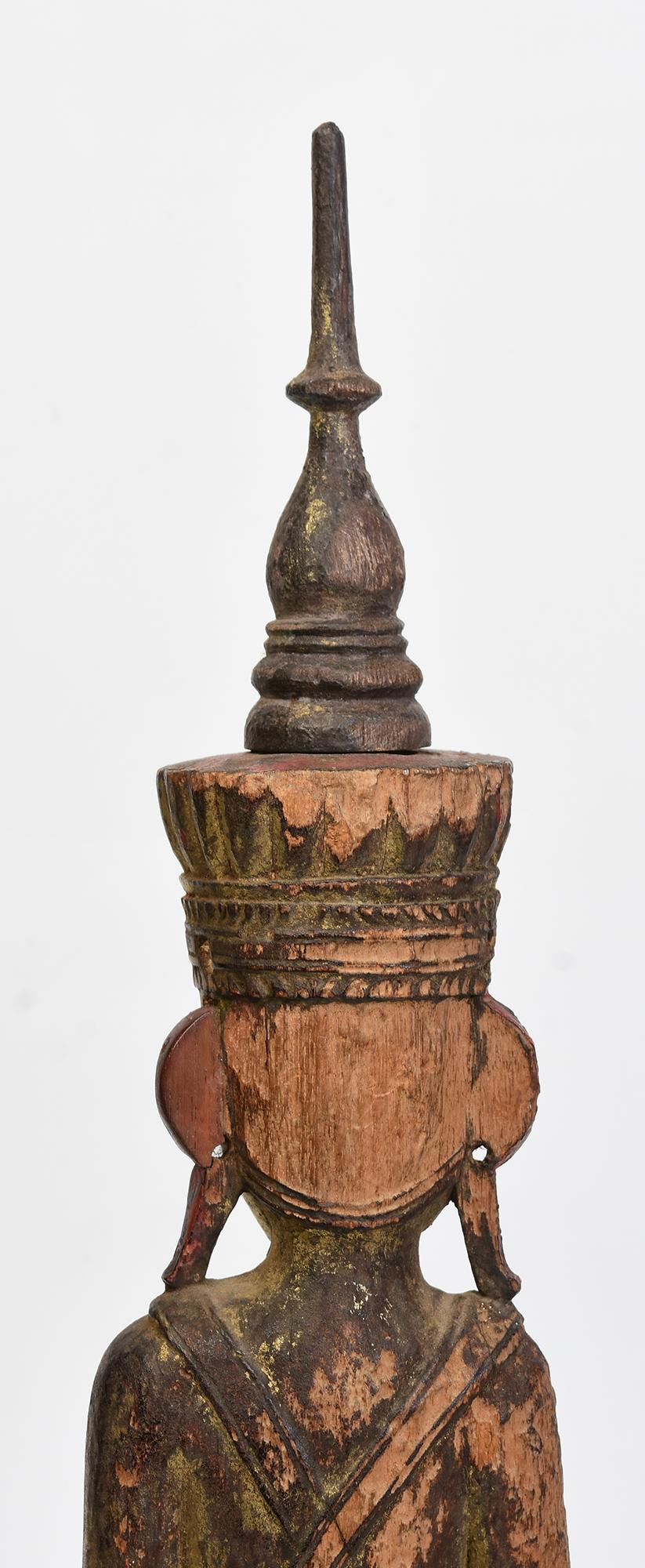 XVIIIe siècle, Shan, Bouddha couronné assis en bois ancien de Birmanie en vente 3