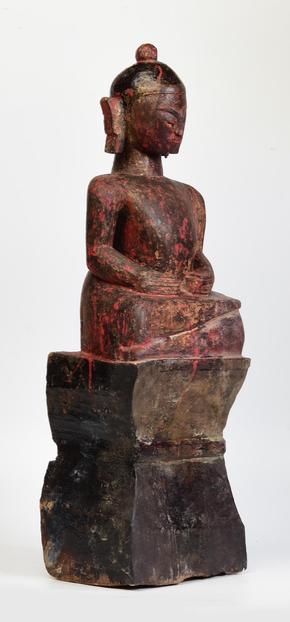 18. Jahrhundert, Shan, Antiker Tai Lue burmesischer sitzender Buddha aus Holz im Angebot 5