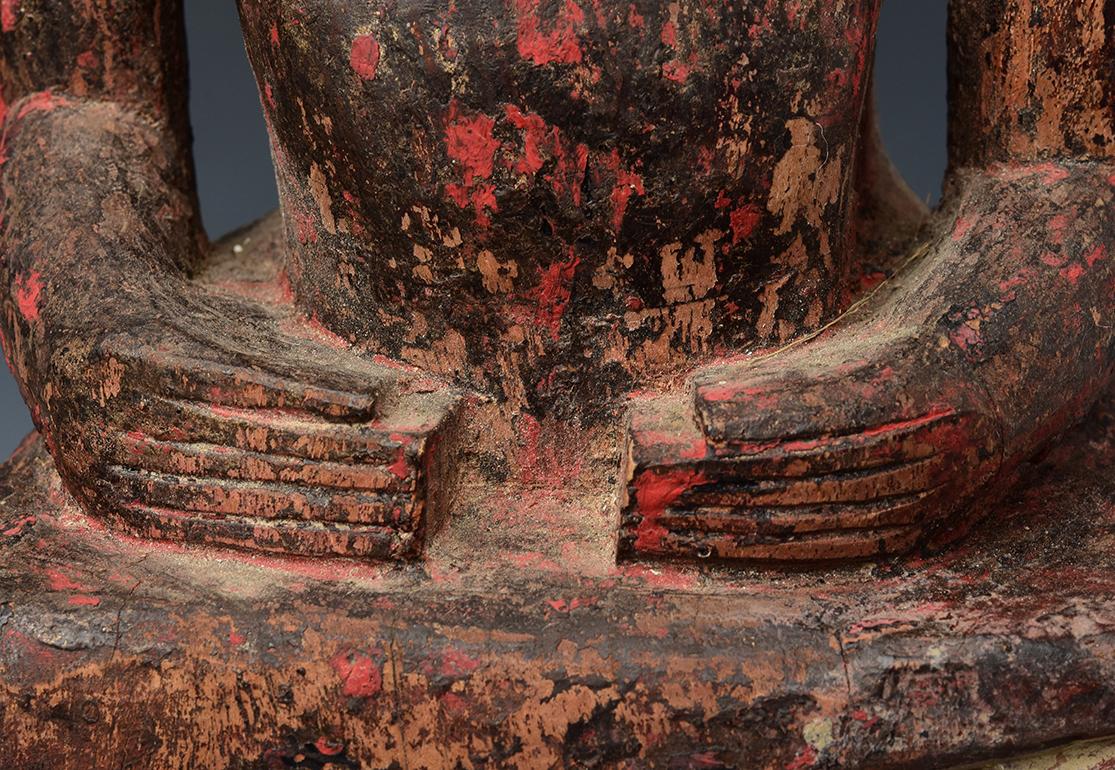 18th Century, Shan, Antique Tai Lue Burmese Wooden Seated Buddha In Good Condition In Sampantawong, TH