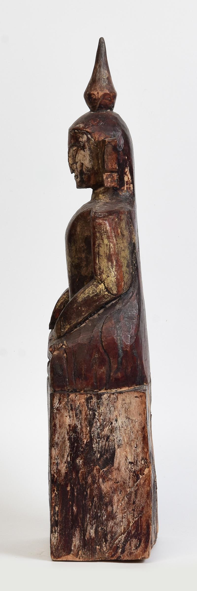 18. Jahrhundert, Shan, Antiker Tai Lue burmesischer sitzender Buddha aus Holz im Angebot 1