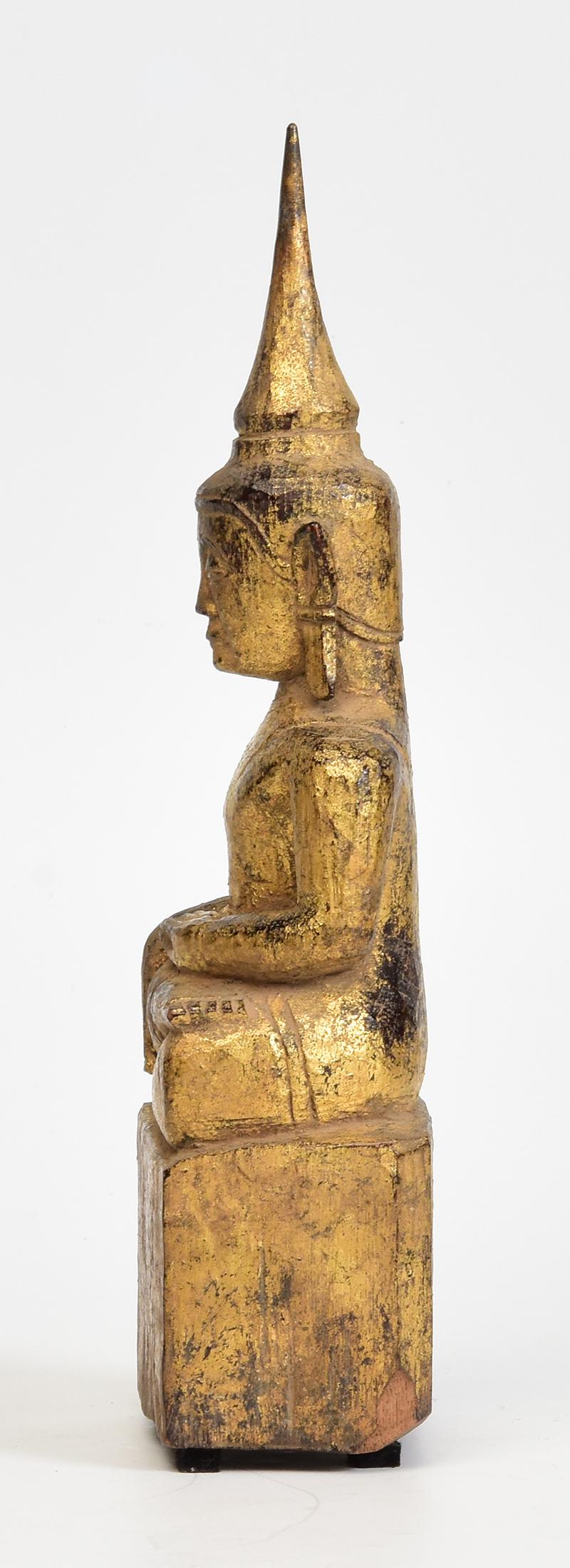 Siglo XVIII, Shan, Antiguo Buda sentado birmano de madera Tai Lue Madera en venta