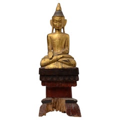 Antico Buddha seduto in legno Tai Lue birmano del XVIII secolo, Shan