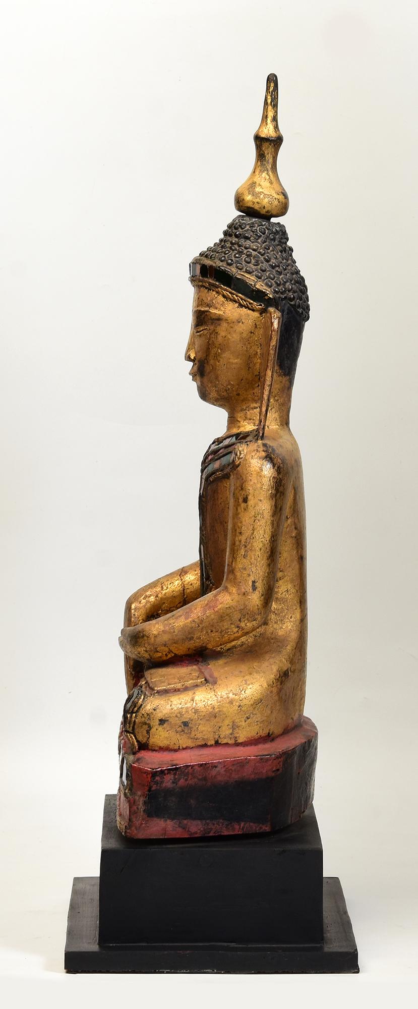 Bouddha assis en bois birman ancien Tai Yai du 18ème siècle, Shan en vente 3