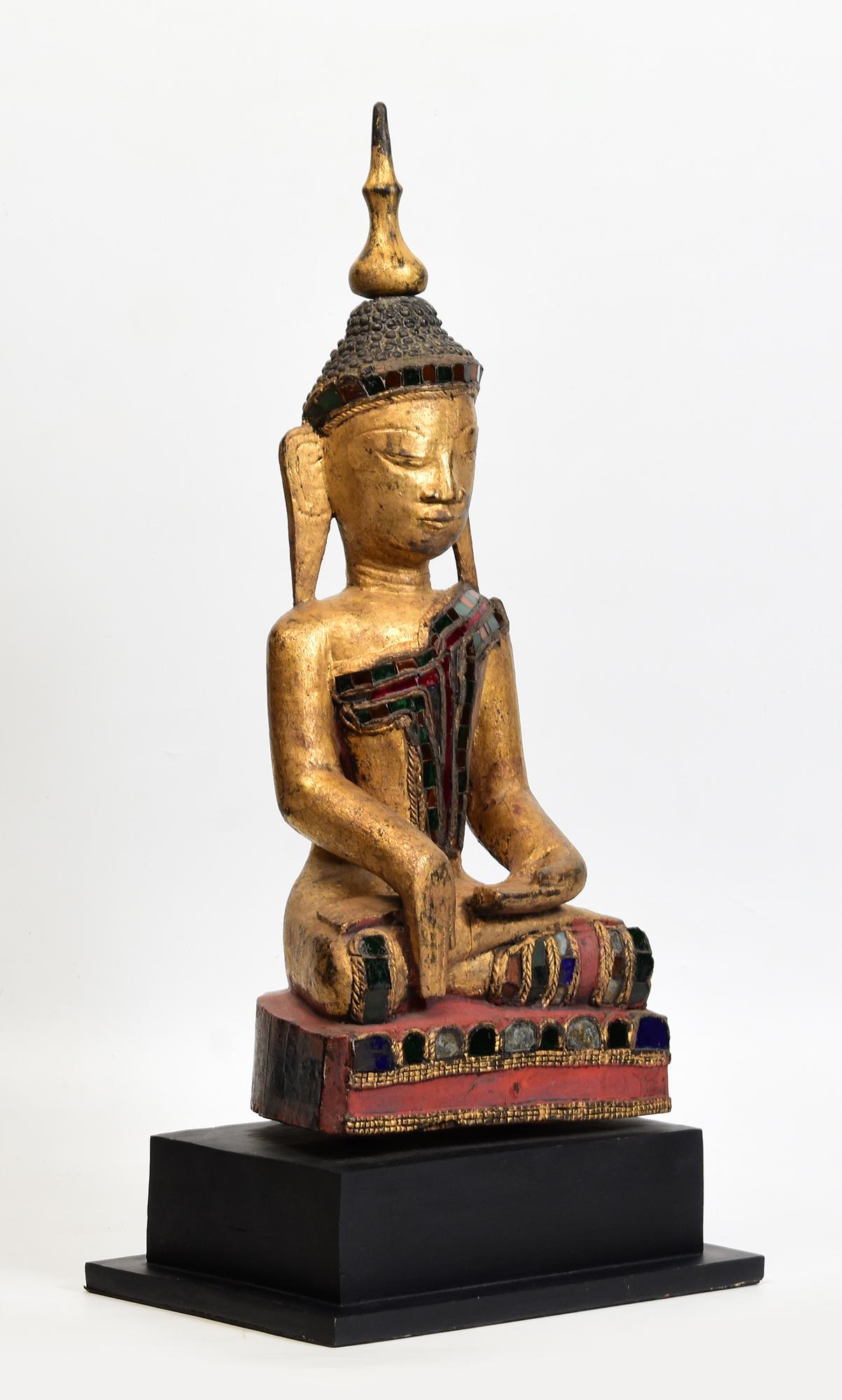 Bouddha assis en bois birman ancien Tai Yai du 18ème siècle, Shan en vente 7