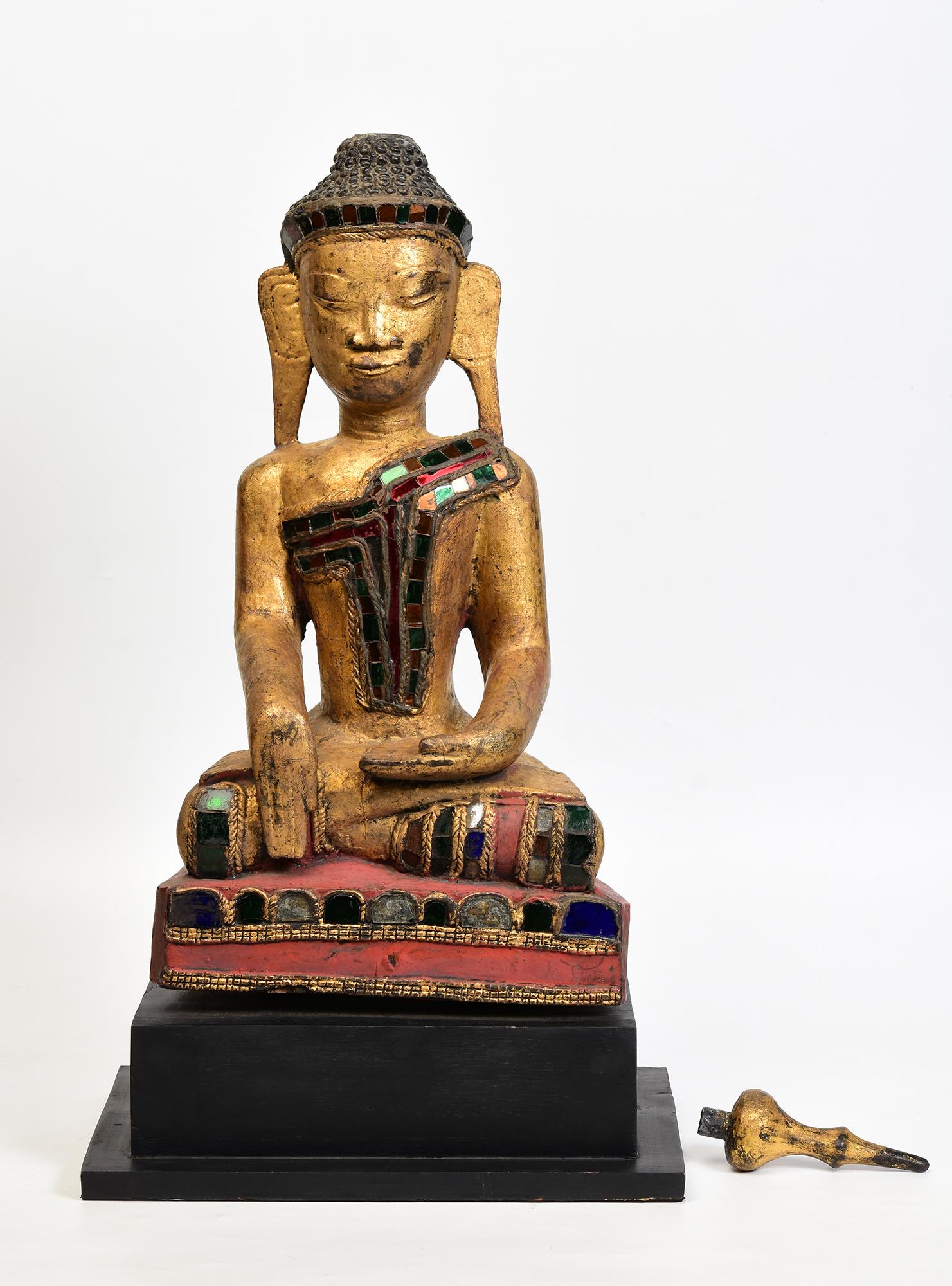 Bouddha assis en bois birman ancien Tai Yai du 18ème siècle, Shan en vente 9