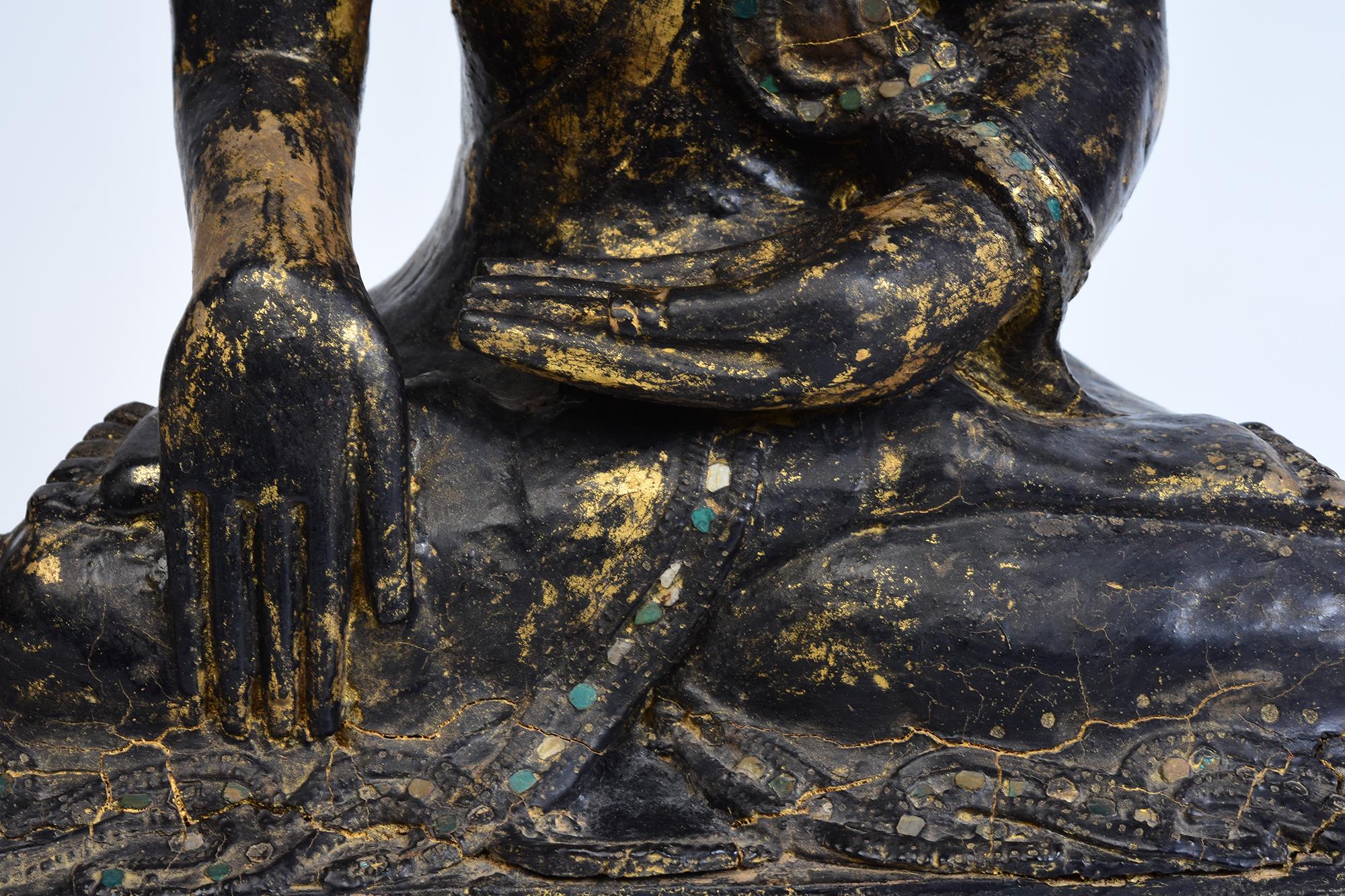 18. Jahrhundert, Shan, antiker burmesischer sitzender Buddha aus Holz im Tai Yai-Stil (Handgeschnitzt) im Angebot