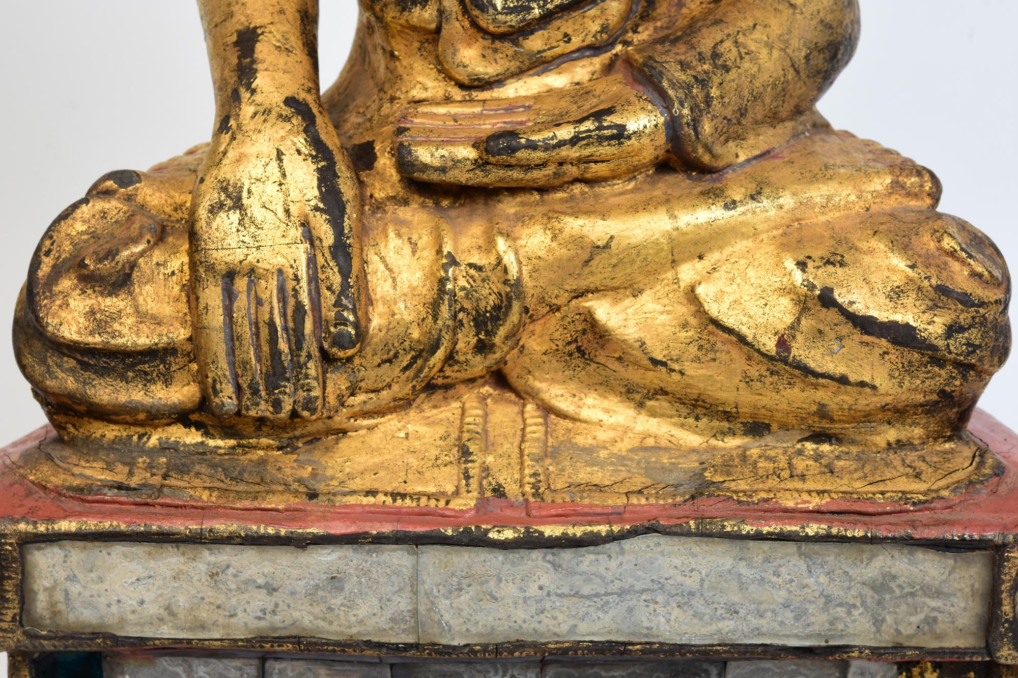 18th Century, Shan, Antique Tai Yai Burmese Wooden Seated Buddha In Good Condition For Sale In Sampantawong, TH