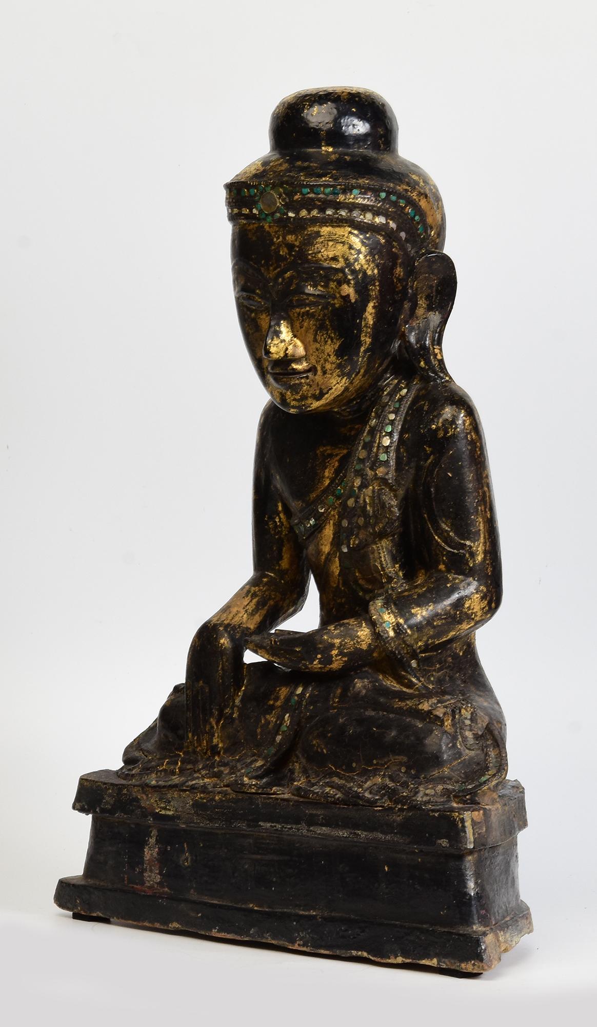18th Century, Shan, Antique Tai Yai Burmese Wooden Seated Buddha For Sale 1