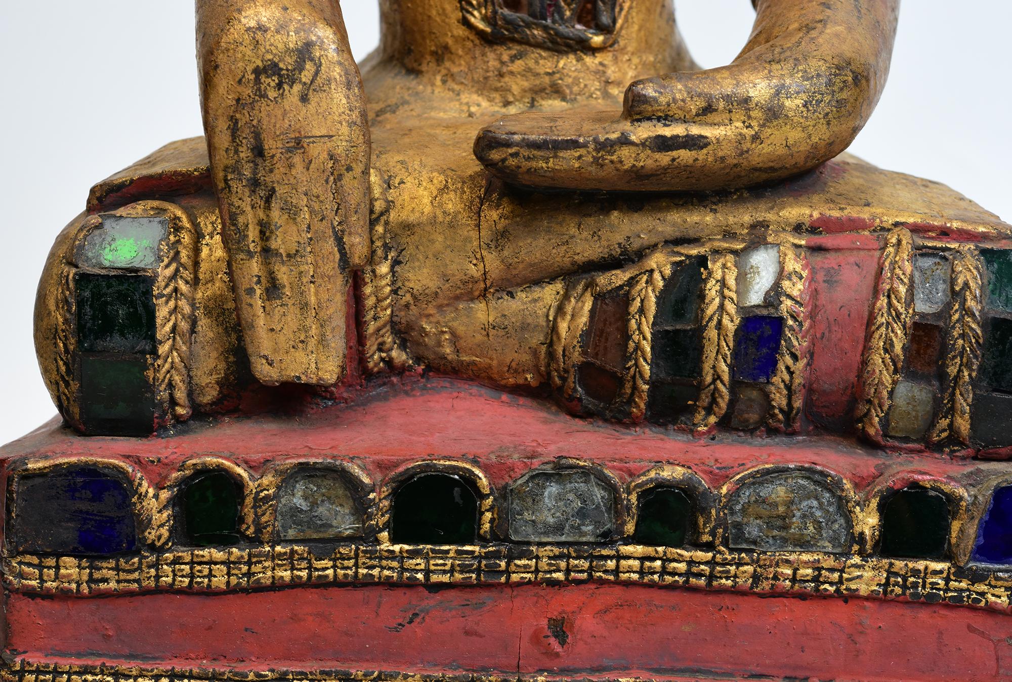 Bois Bouddha assis en bois birman ancien Tai Yai du 18ème siècle, Shan en vente