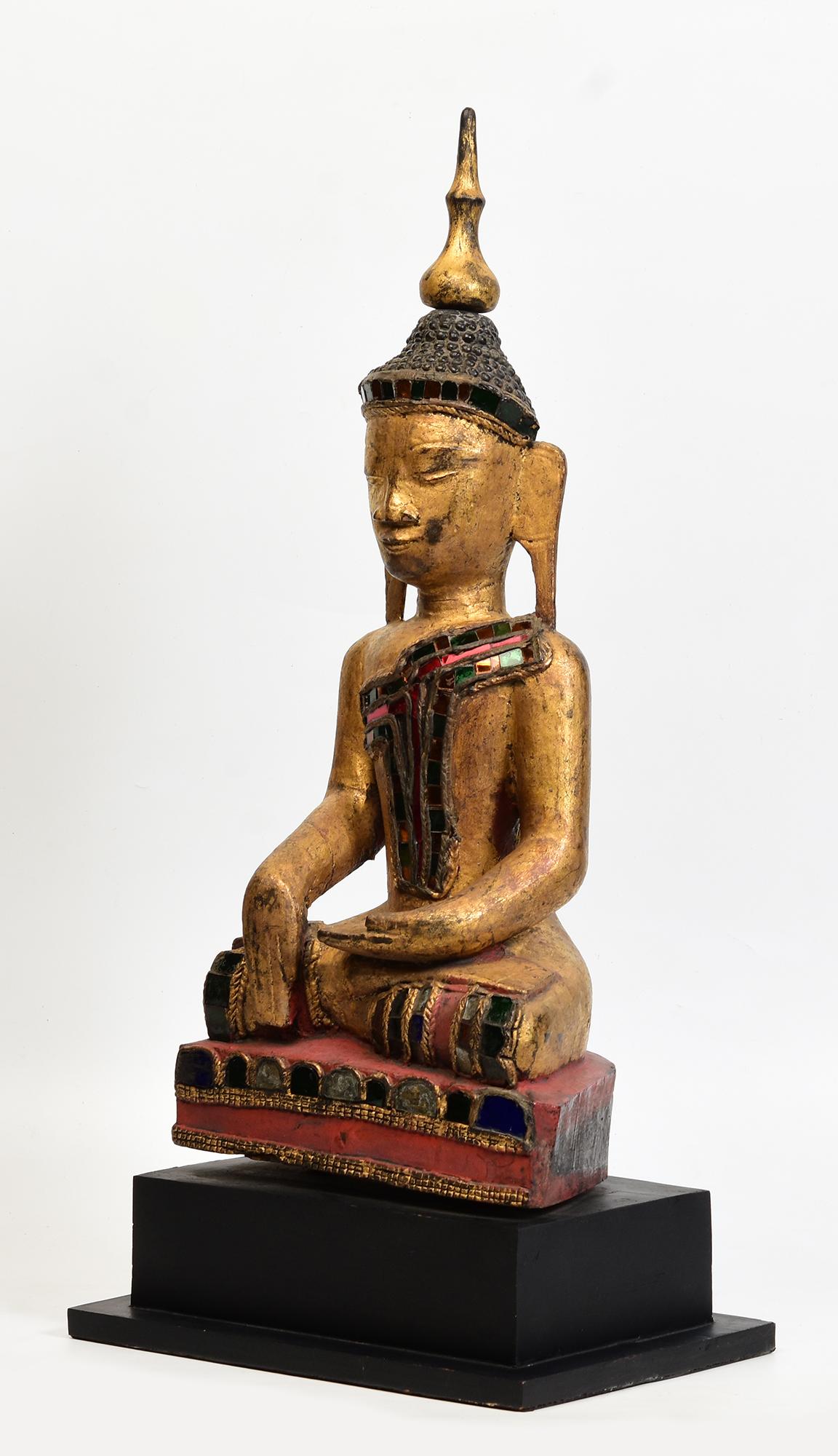 Bouddha assis en bois birman ancien Tai Yai du 18ème siècle, Shan en vente 2