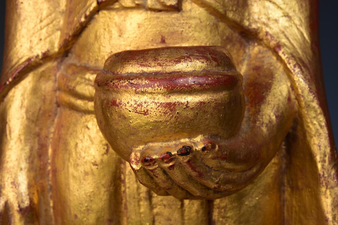 18th Century, Shan, Antique Tai Yai Burmese Wooden Standing Buddha Holding Bowl In Good Condition In Sampantawong, TH