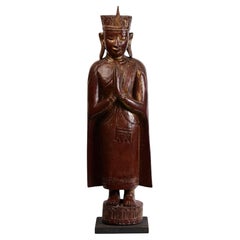 18. Jahrhundert, Shan, Seltener antiker burmesischer stehender gekrönter Buddha aus Holz