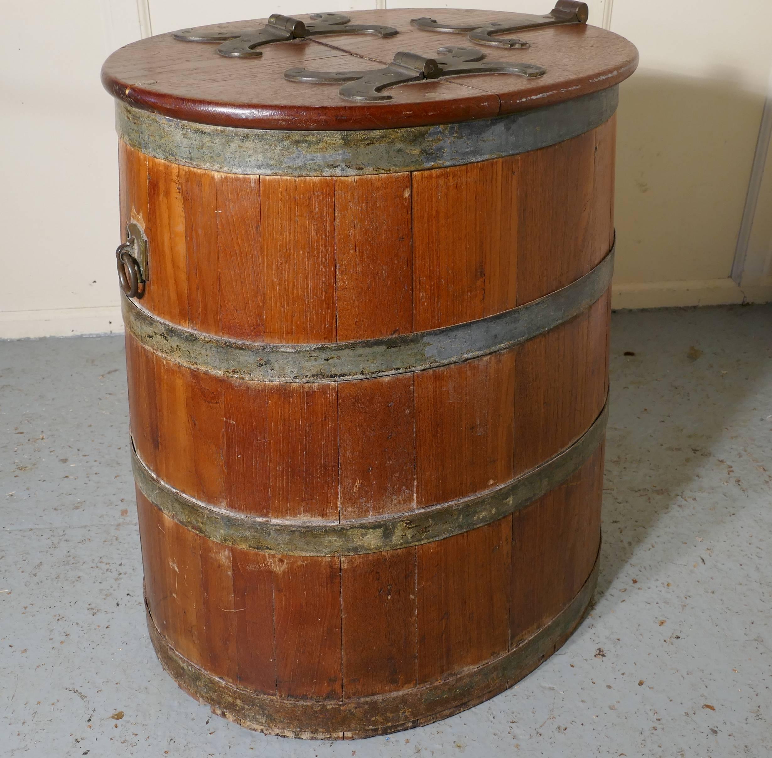 18th Century Ships Salt Beef Barrel, Oak and Brass Ships Storage Tub In Good Condition In Chillerton, Isle of Wight