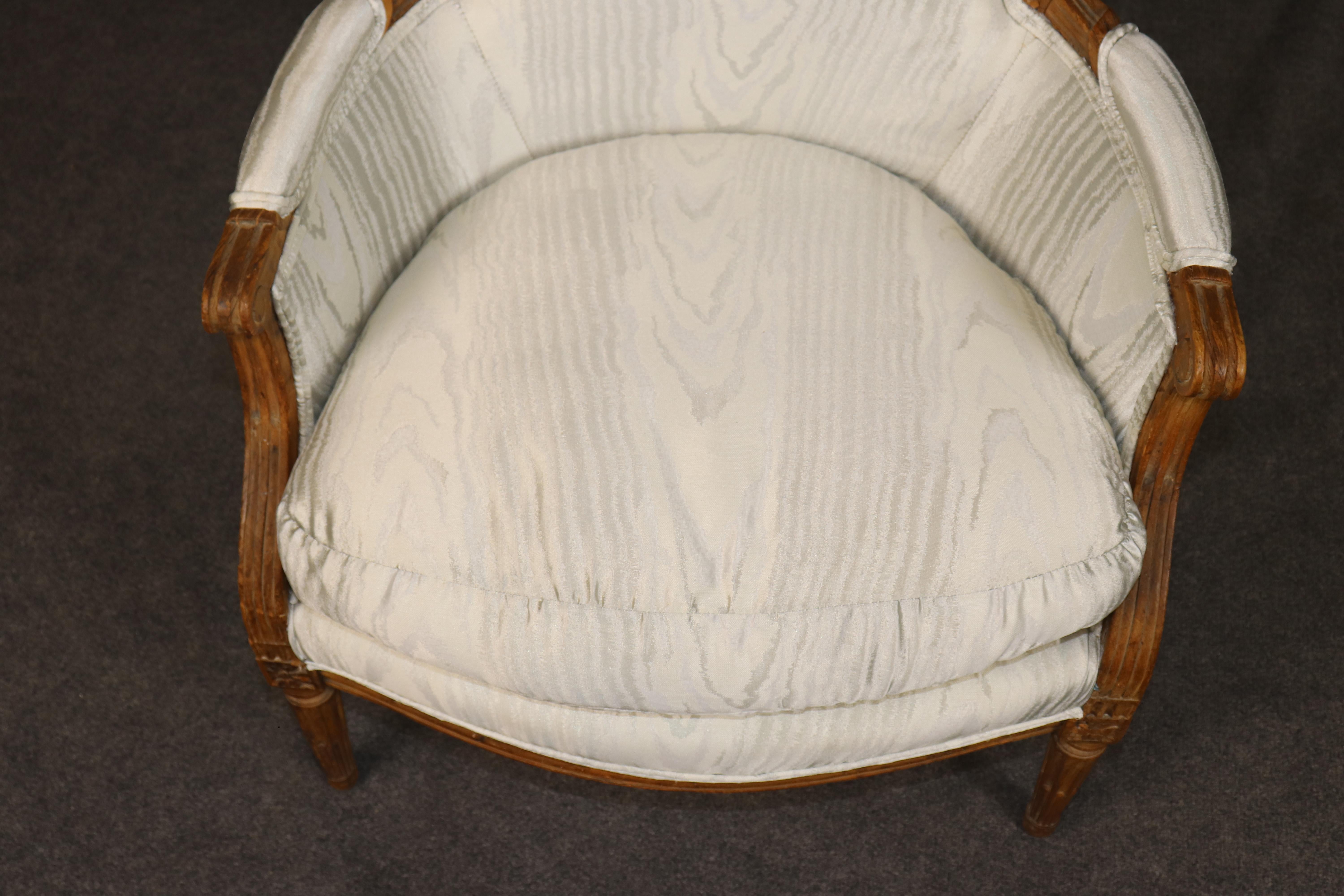 18th Century Signed French Louis XVI Carved Bergère Chair im Angebot 3