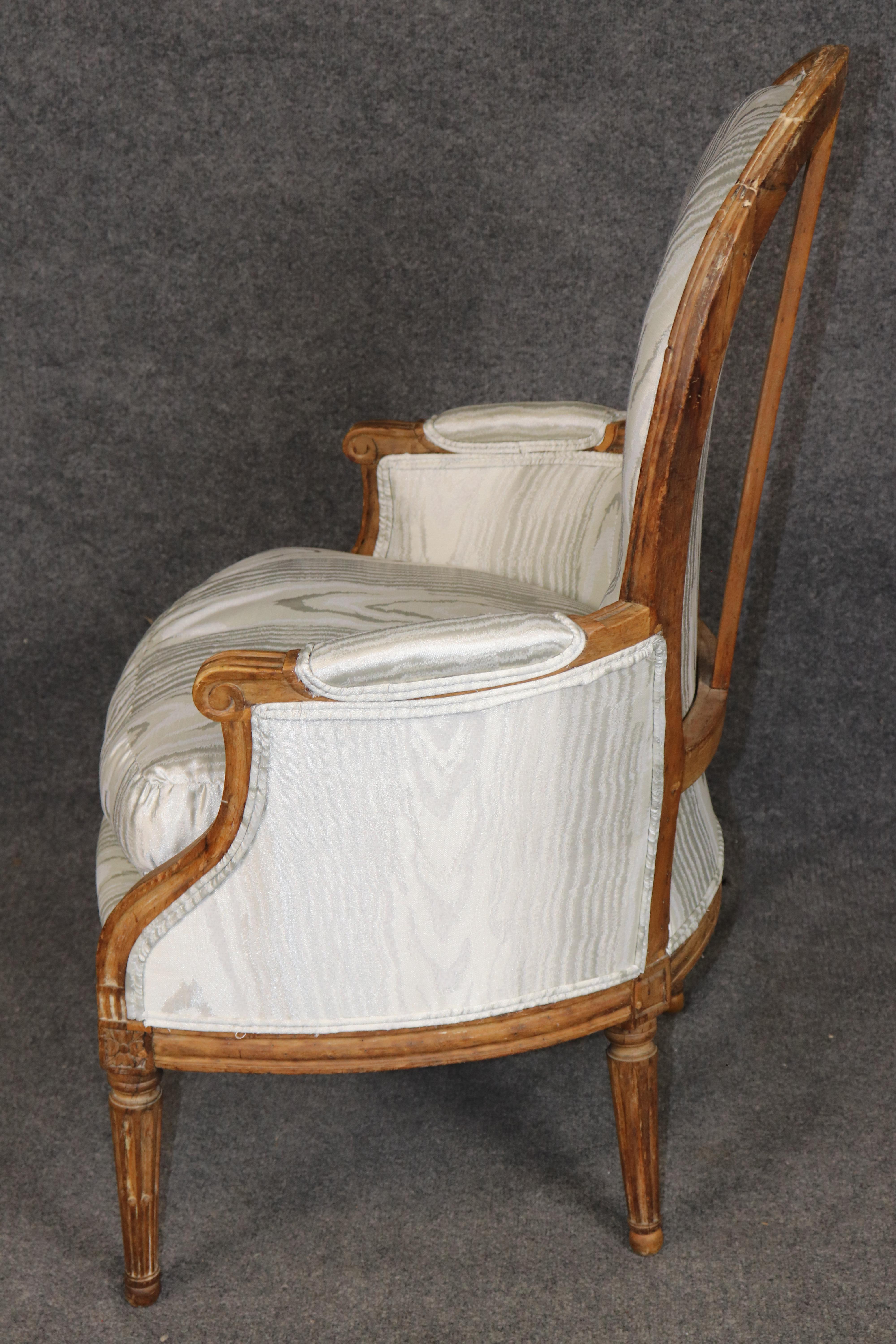 18th Century Signed French Louis XVI Carved Bergère Chair (Französisch) im Angebot