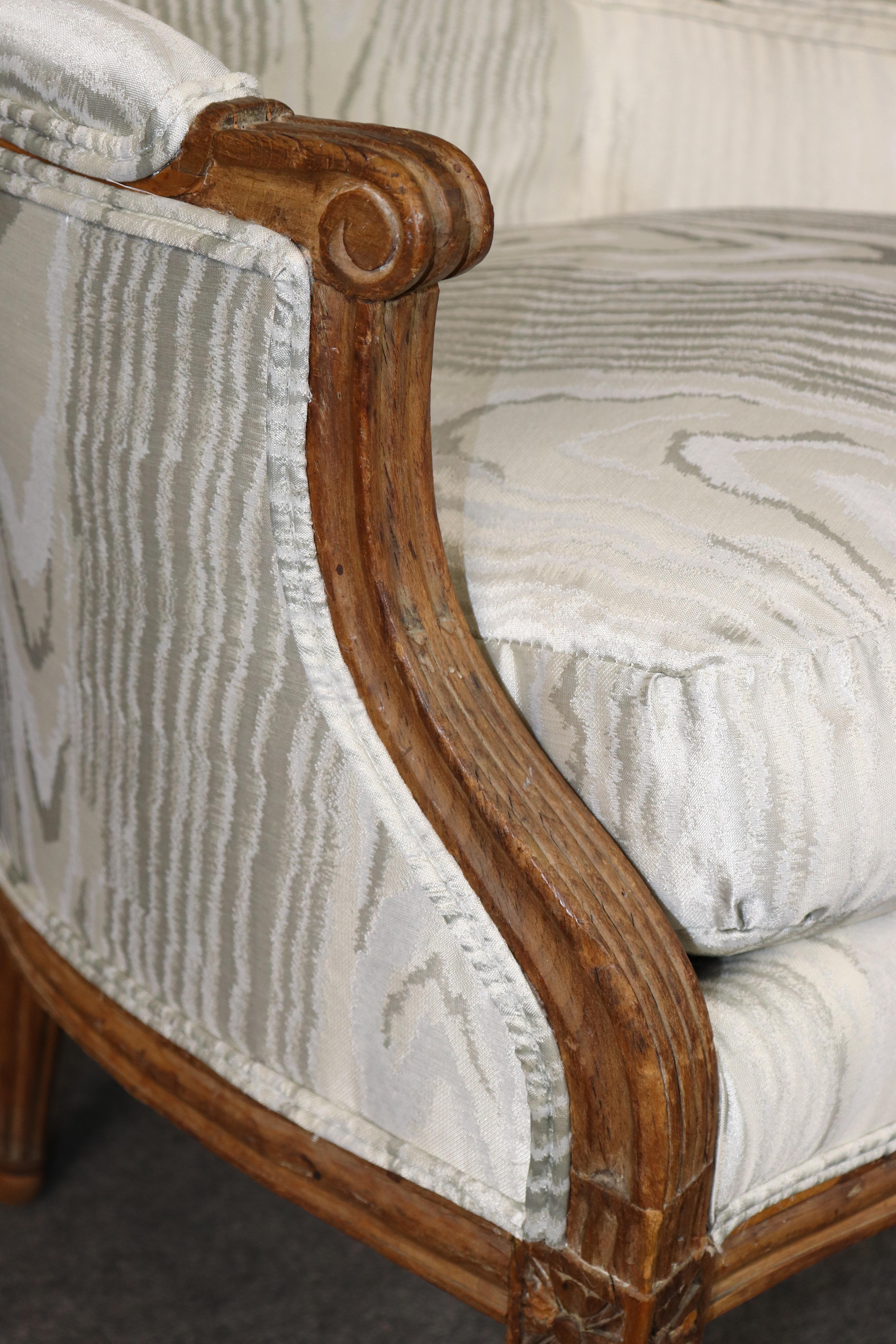 18th Century Signed French Louis XVI Carved Bergère Chair (Polster) im Angebot