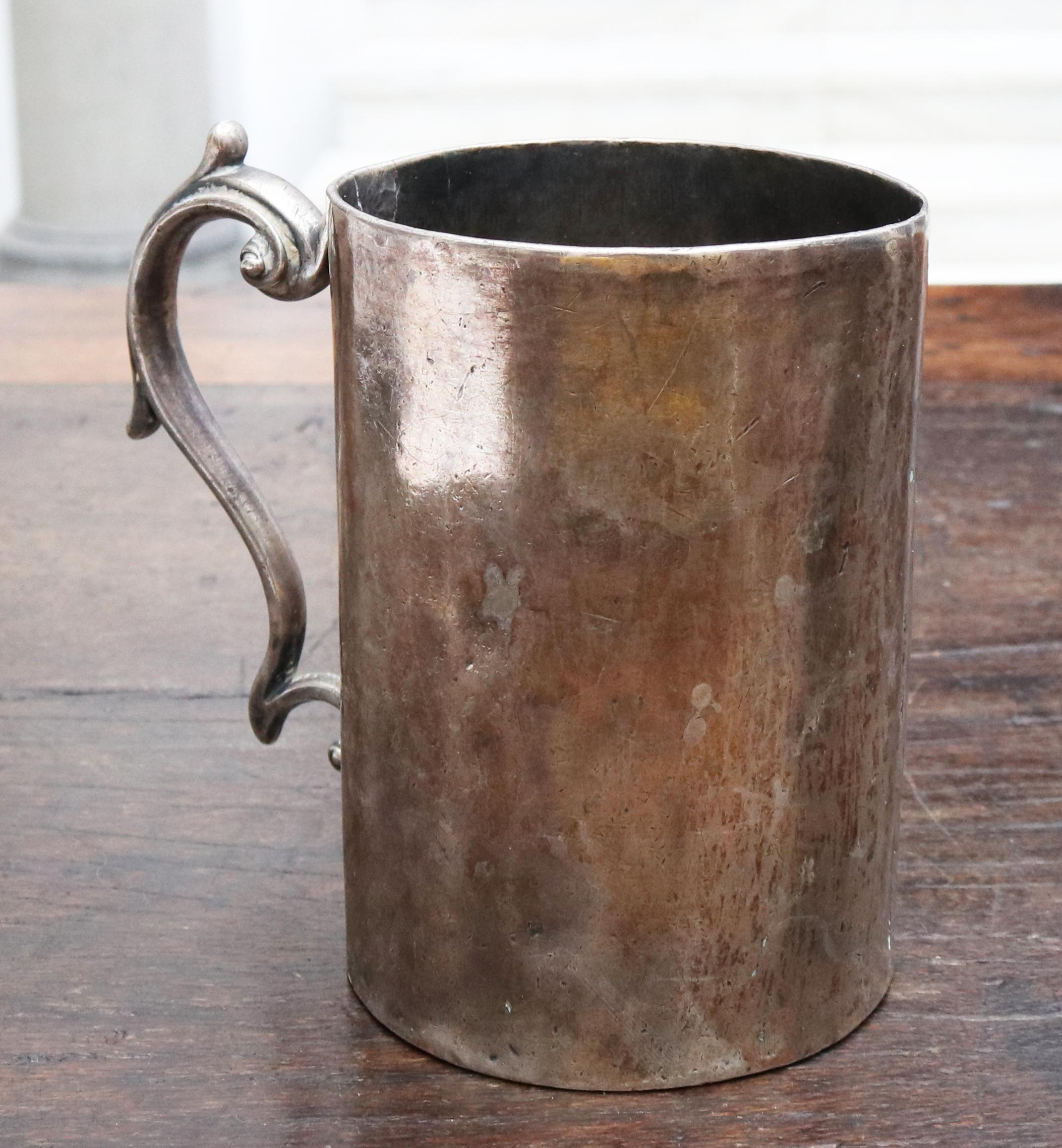silberbecher mit Henkel aus dem 18. Jahrhundert:: möglicherweise aus Bolivien. 

Silber insgesamt nach Gewicht: 450g