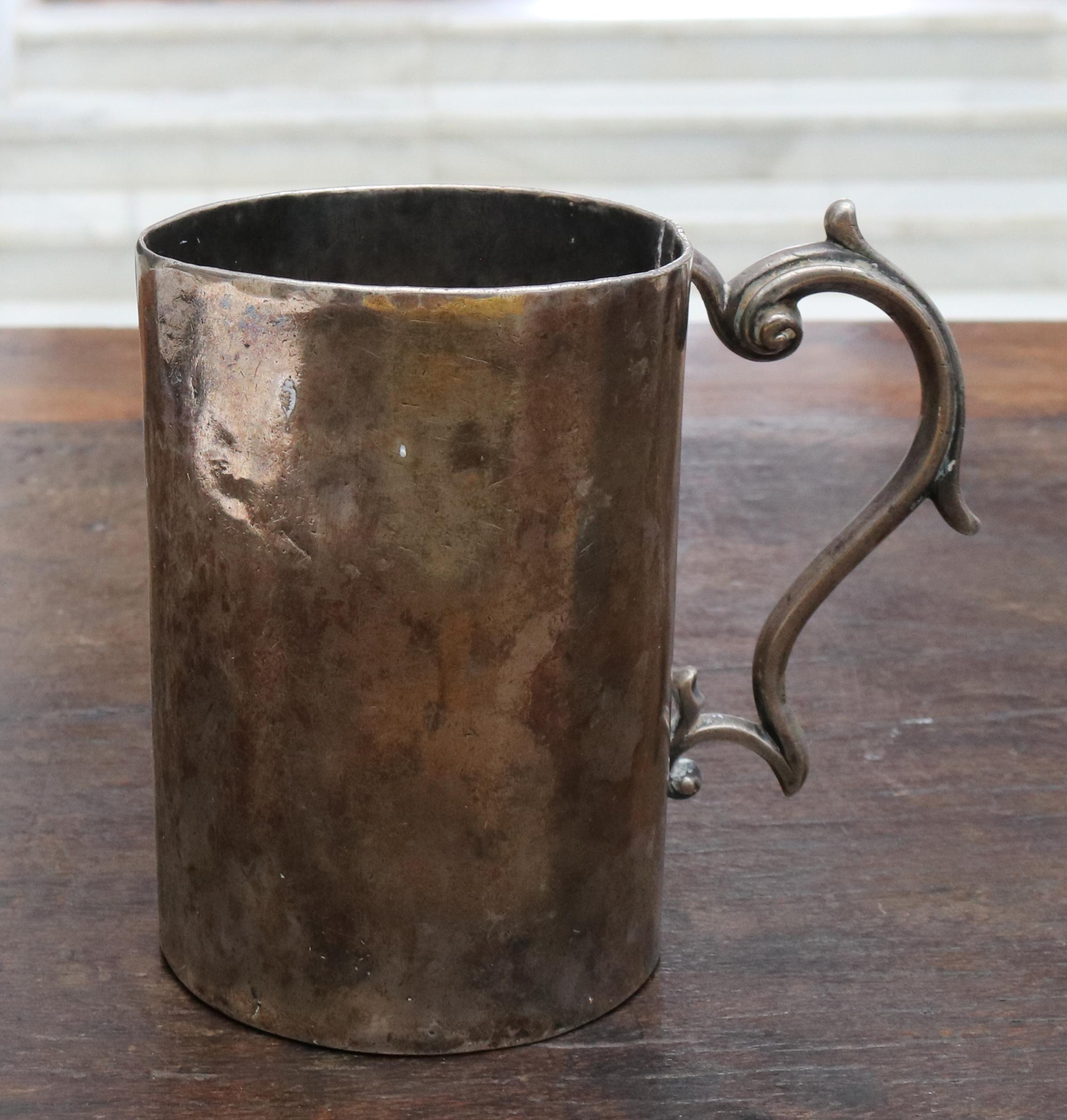 18th Century Silver Cup with Handle Possibly Bolivian In Good Condition In Marbella, ES