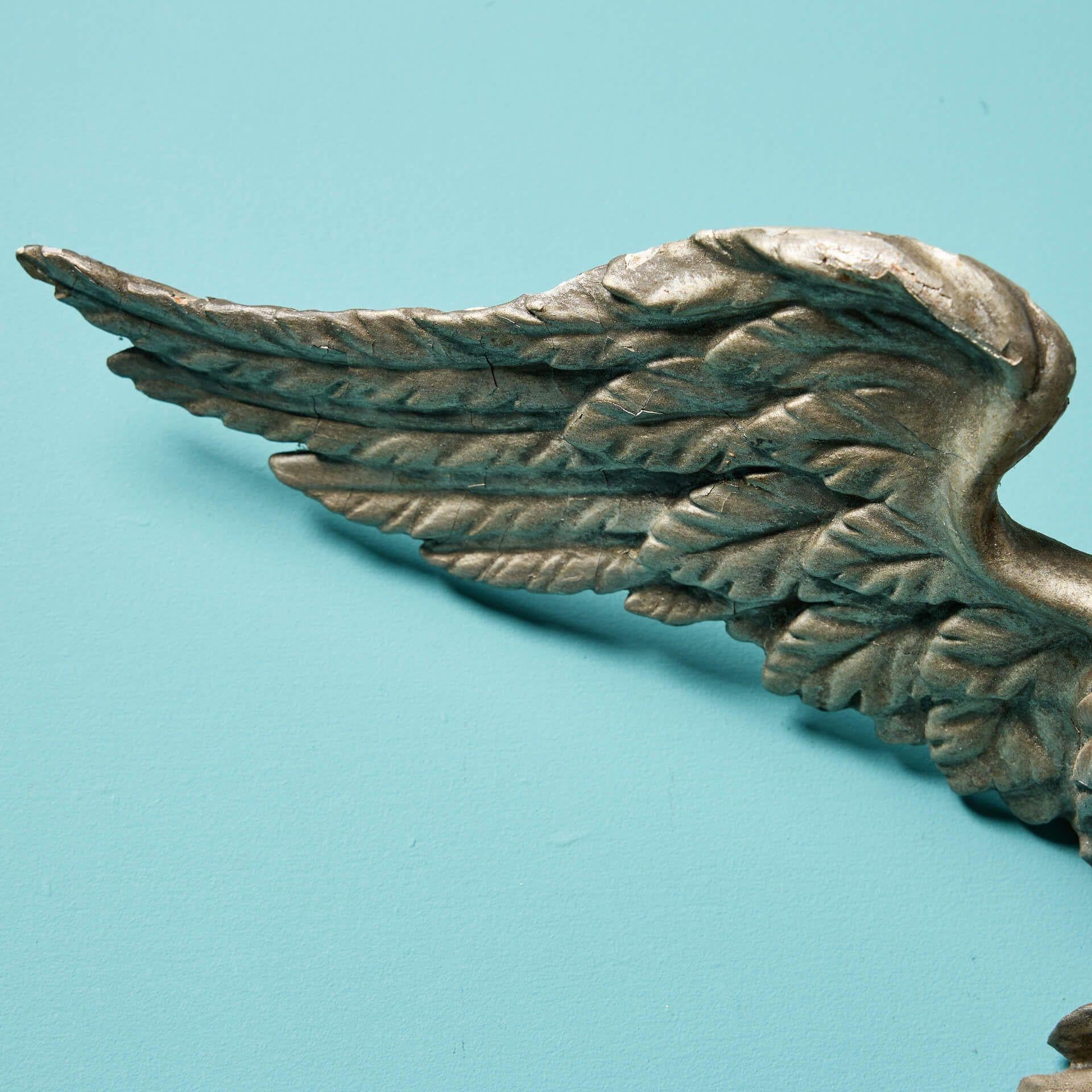 Intagliato a mano Scultura di aquila argentata del XVIII secolo in vendita