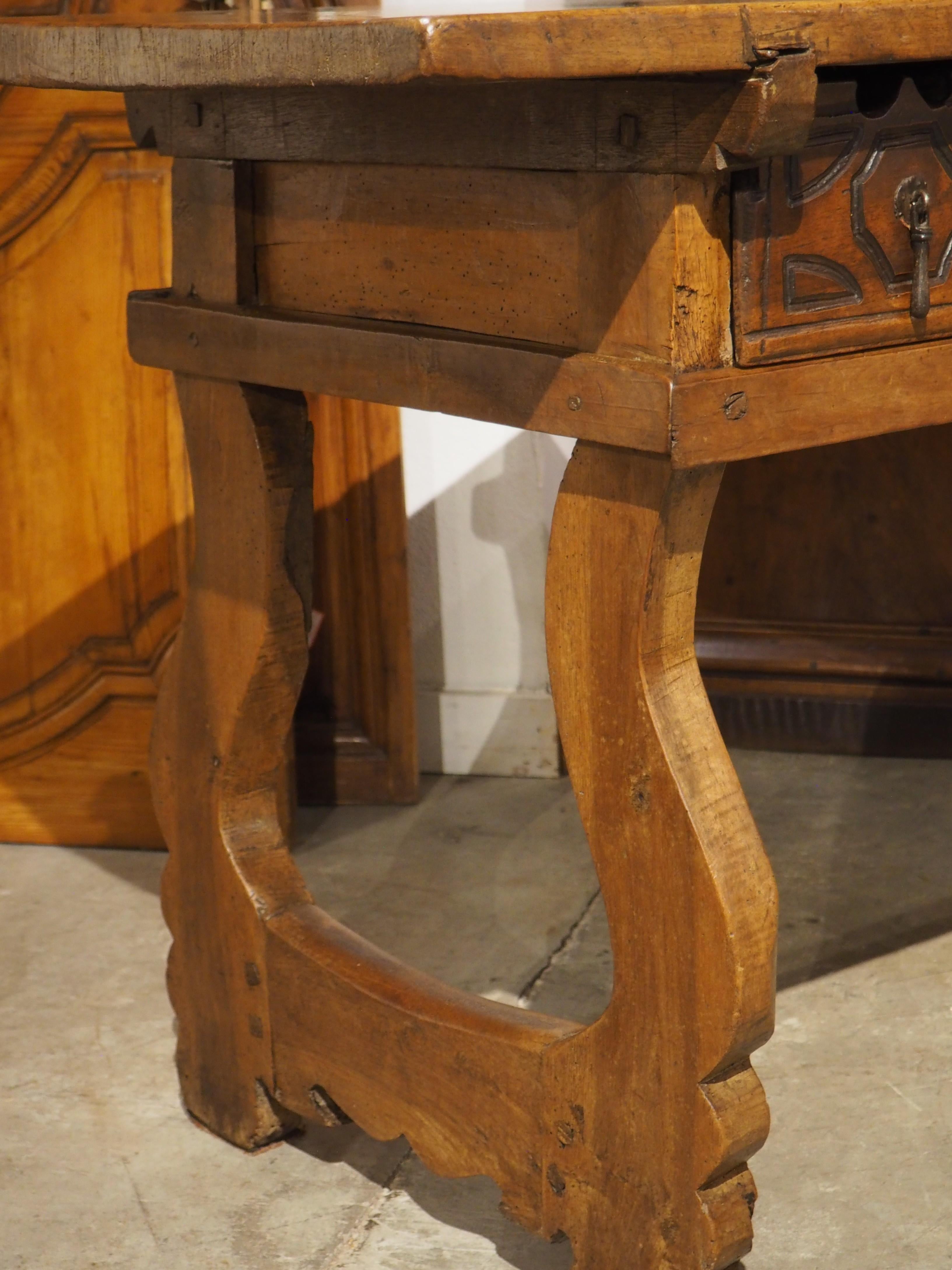 Console à 4 tiroirs en bois de noyer du XVIIIe siècle (Espagne) en vente 4
