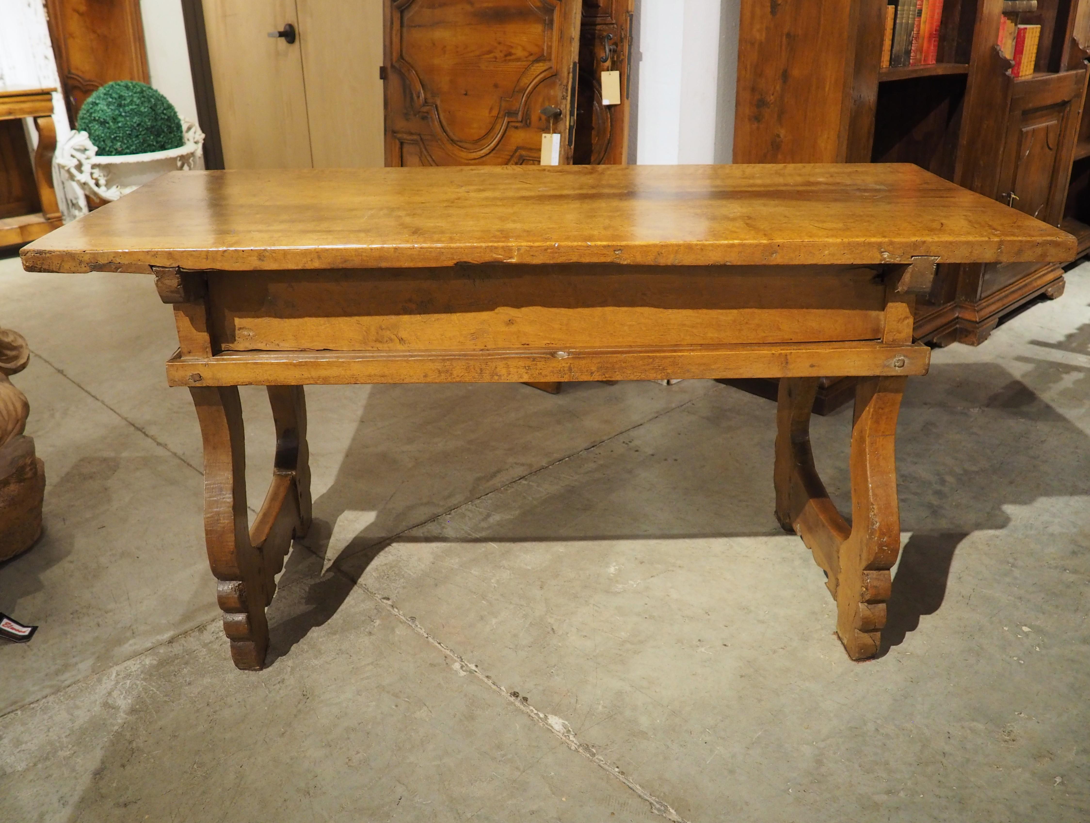 Console à 4 tiroirs en bois de noyer du XVIIIe siècle (Espagne) en vente 6