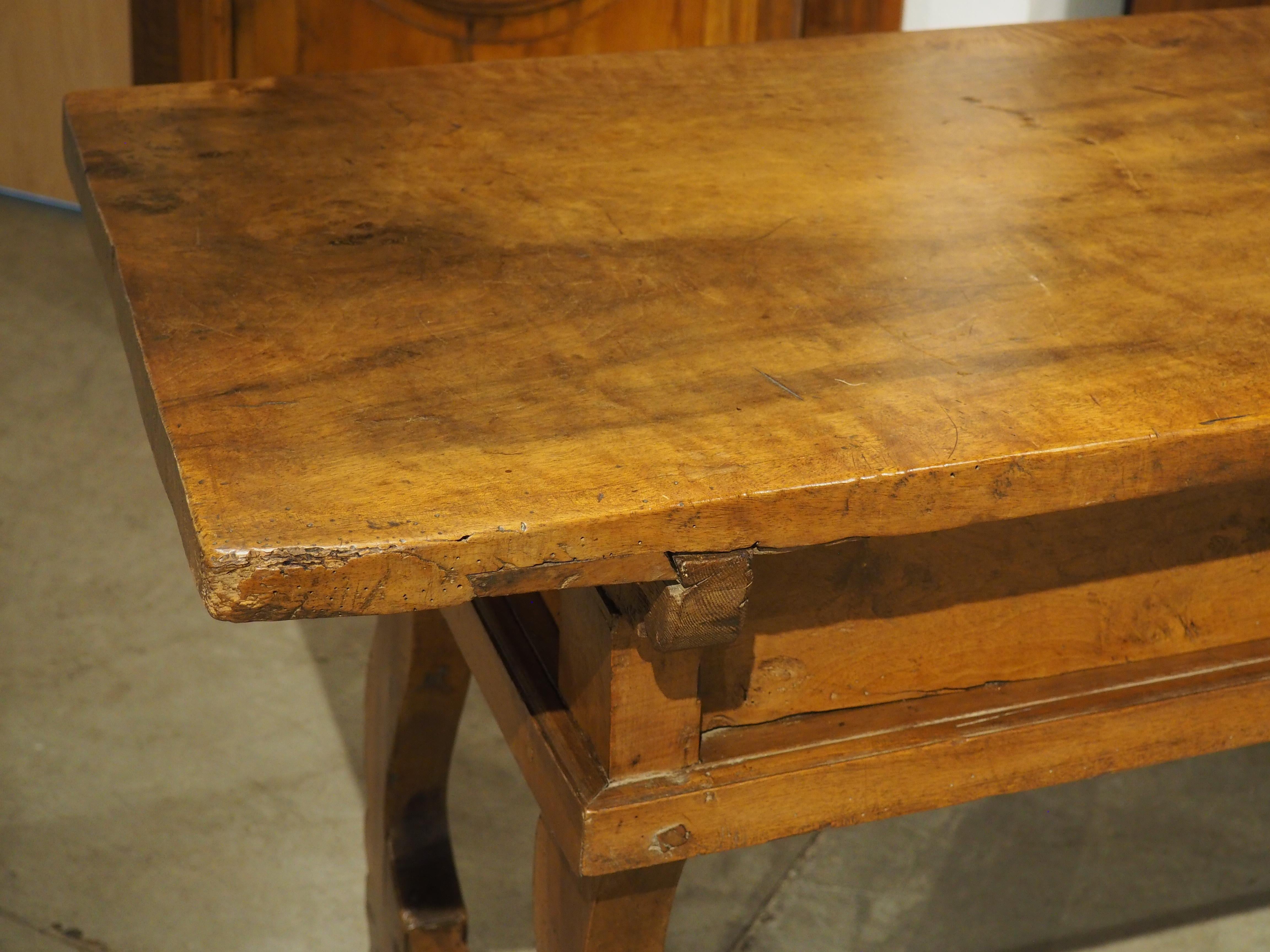 Console à 4 tiroirs en bois de noyer du XVIIIe siècle (Espagne) en vente 7