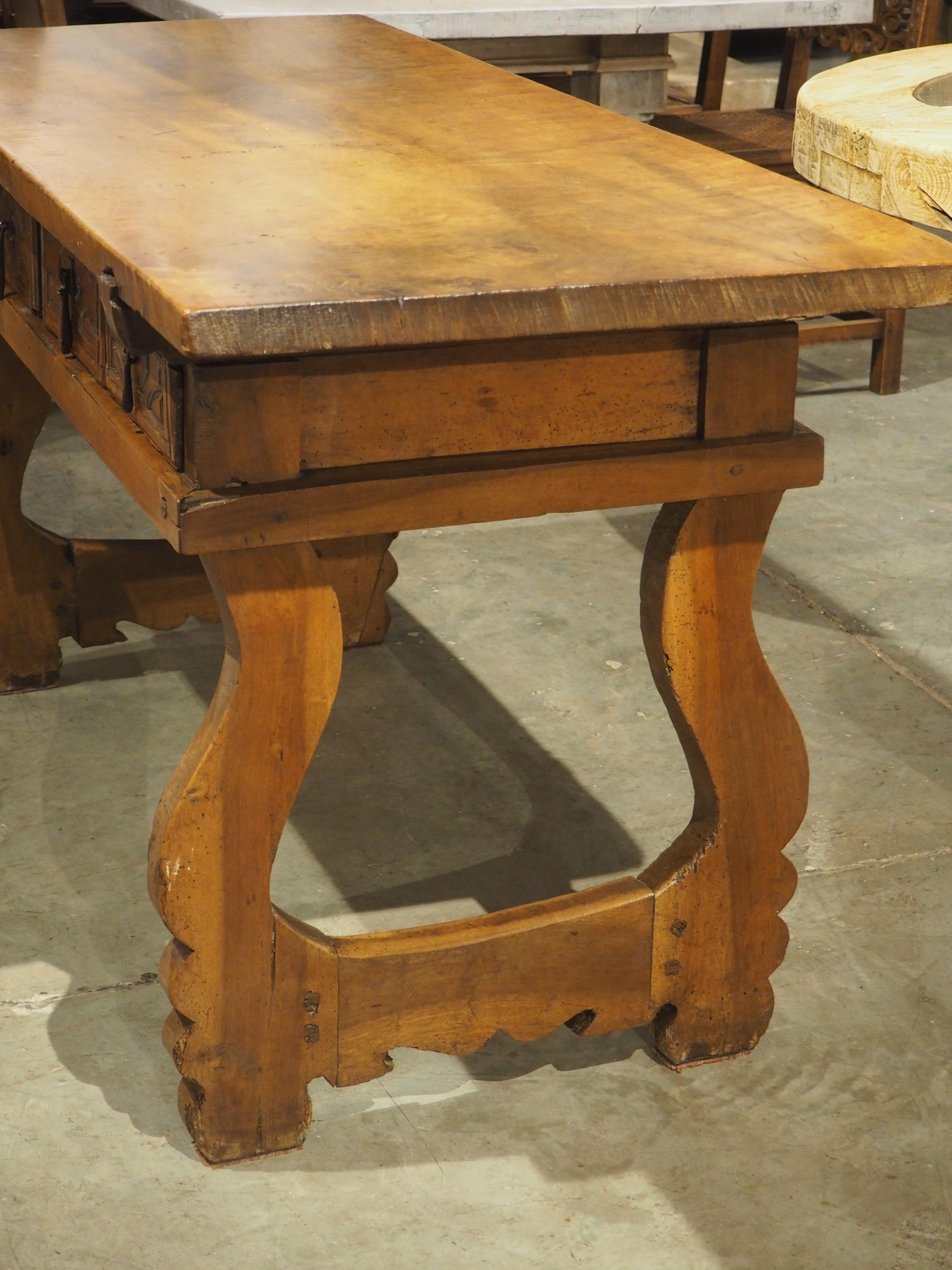 Console à 4 tiroirs en bois de noyer du XVIIIe siècle (Espagne) en vente 9