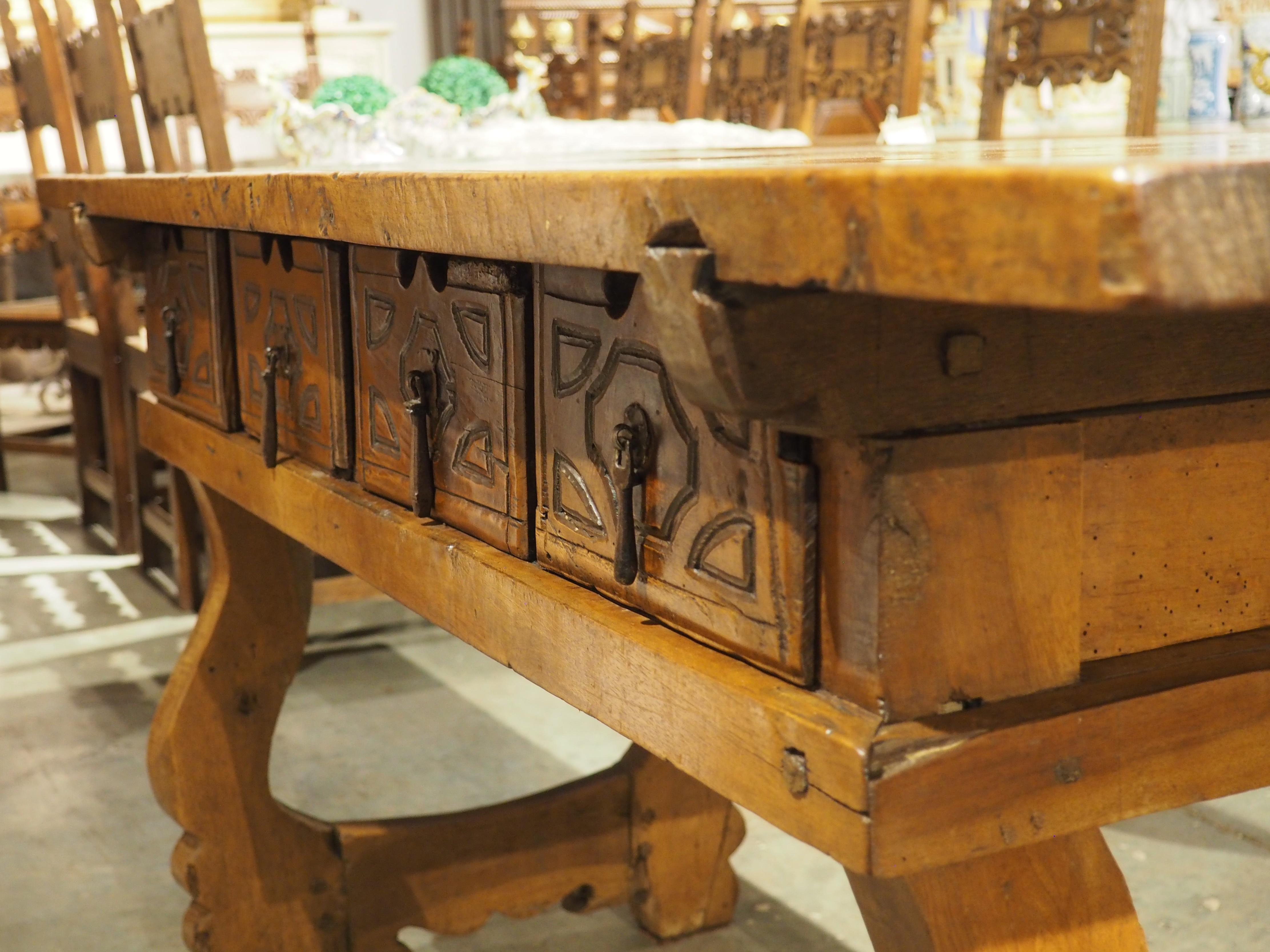 Console à 4 tiroirs en bois de noyer du XVIIIe siècle (Espagne) en vente 10