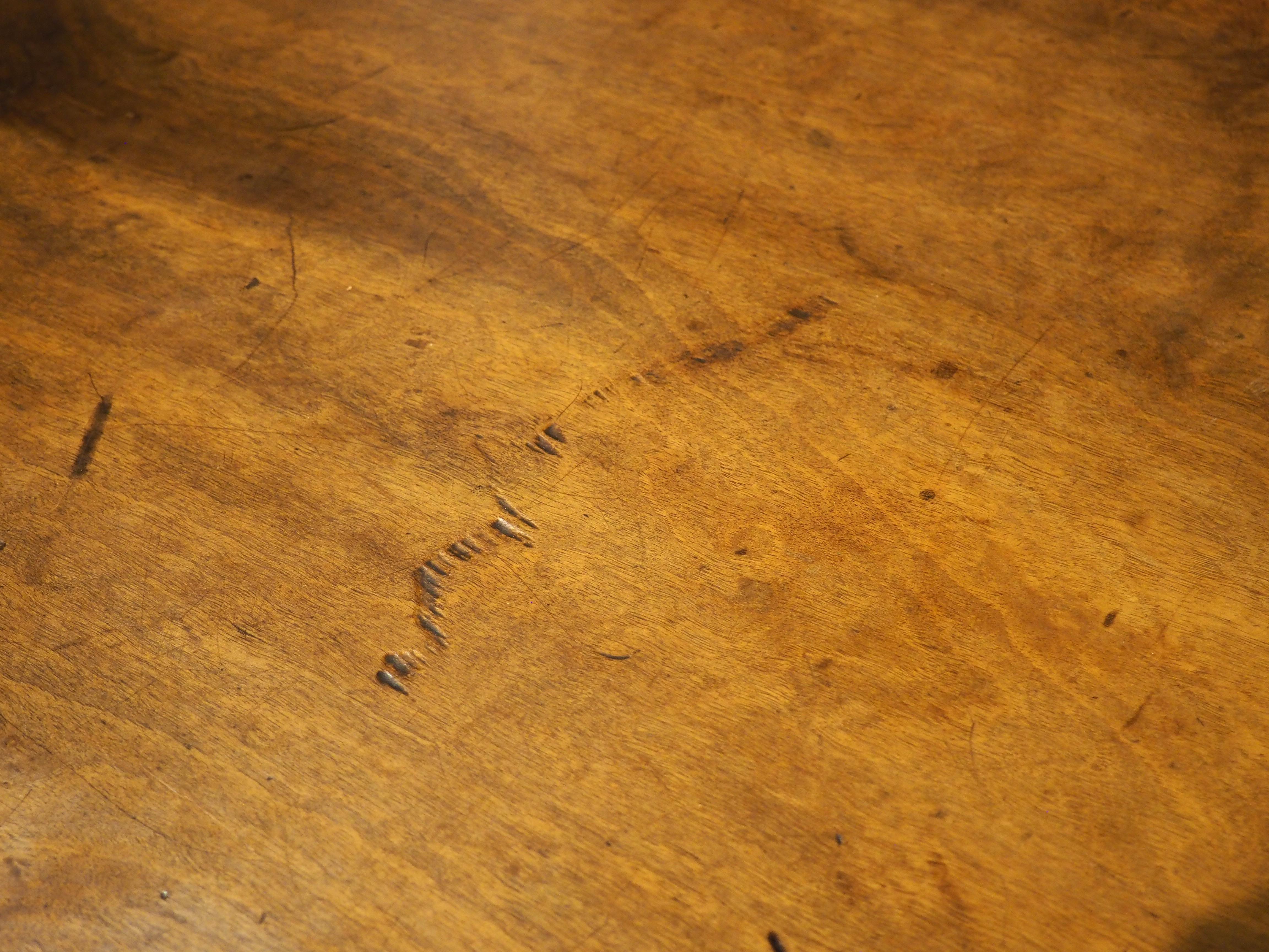 Console à 4 tiroirs en bois de noyer du XVIIIe siècle (Espagne) en vente 11