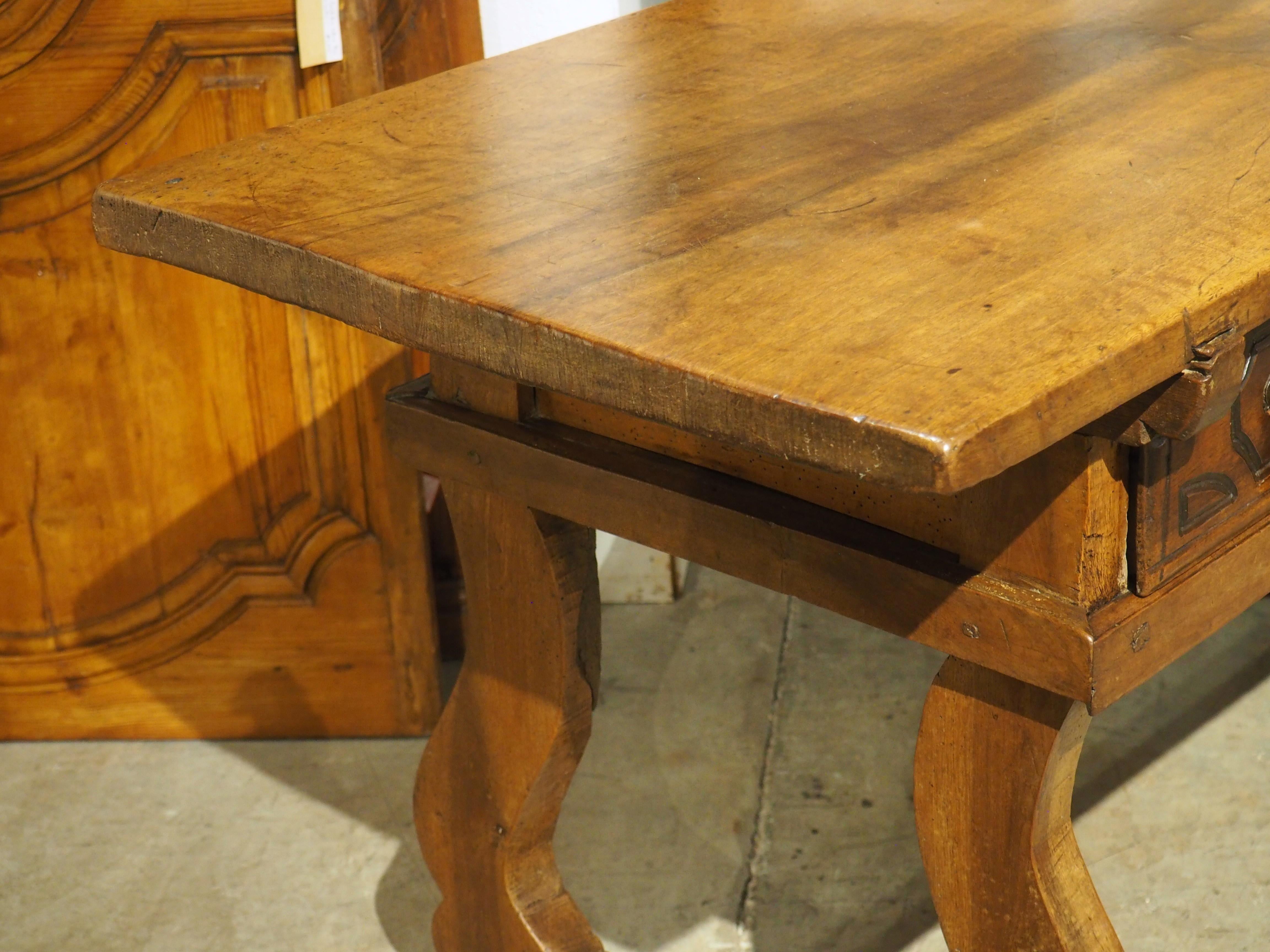 Console à 4 tiroirs en bois de noyer du XVIIIe siècle (Espagne) en vente 2