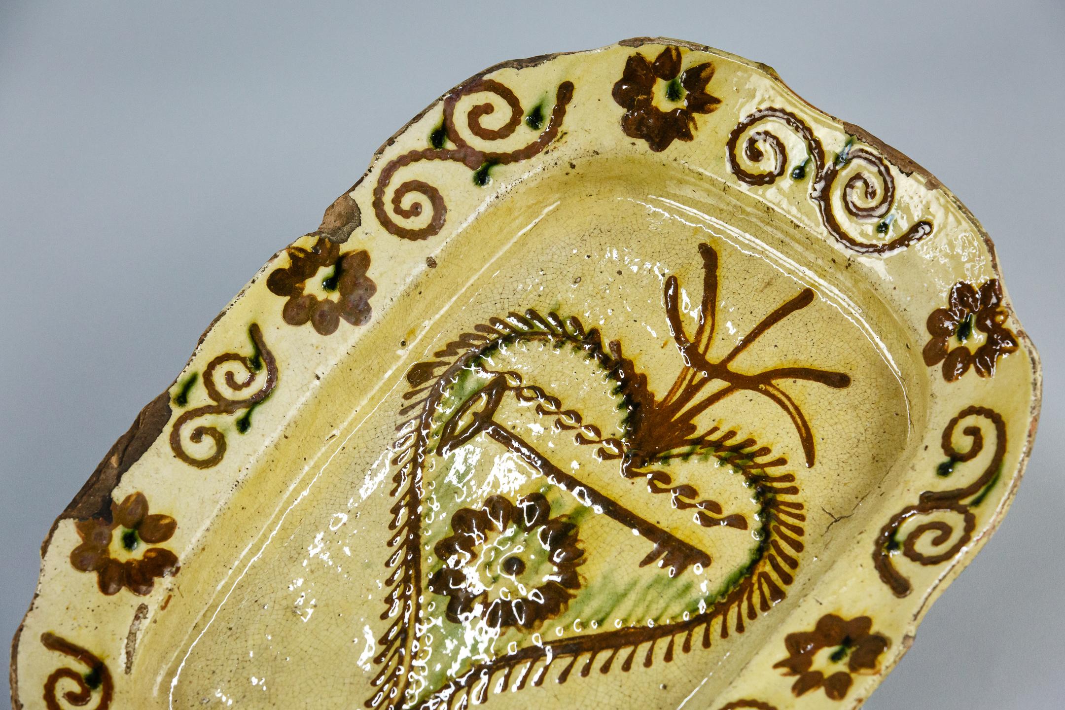 Marriage-Servierteller aus Slipware des 18. Jahrhunderts im Zustand „Starke Gebrauchsspuren“ im Angebot in Pease pottage, West Sussex
