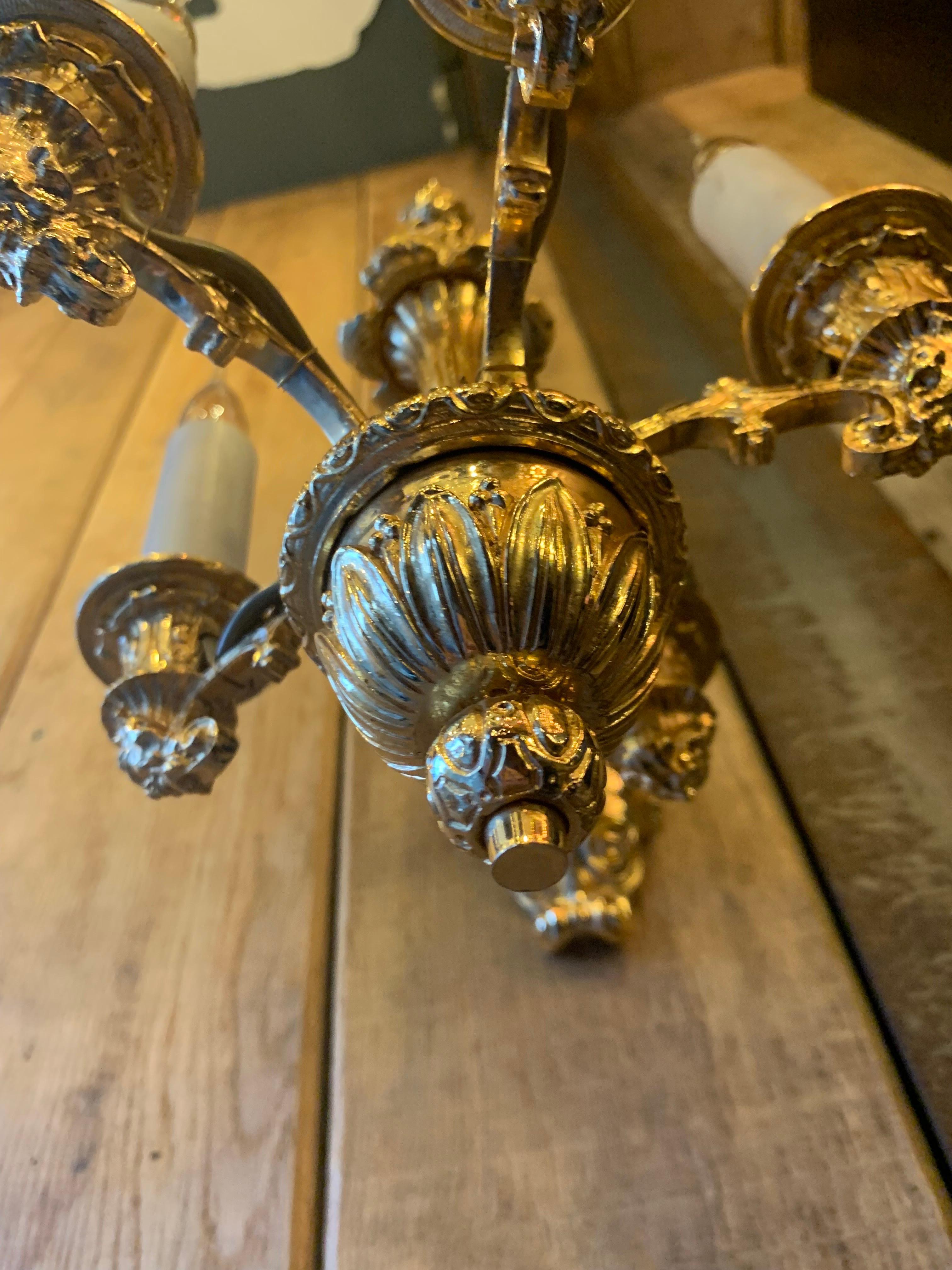 Francese Lampada da parete a 5 luci con piccoli draghi del XVIII secolo in bronzo e oro 18 carati in vendita