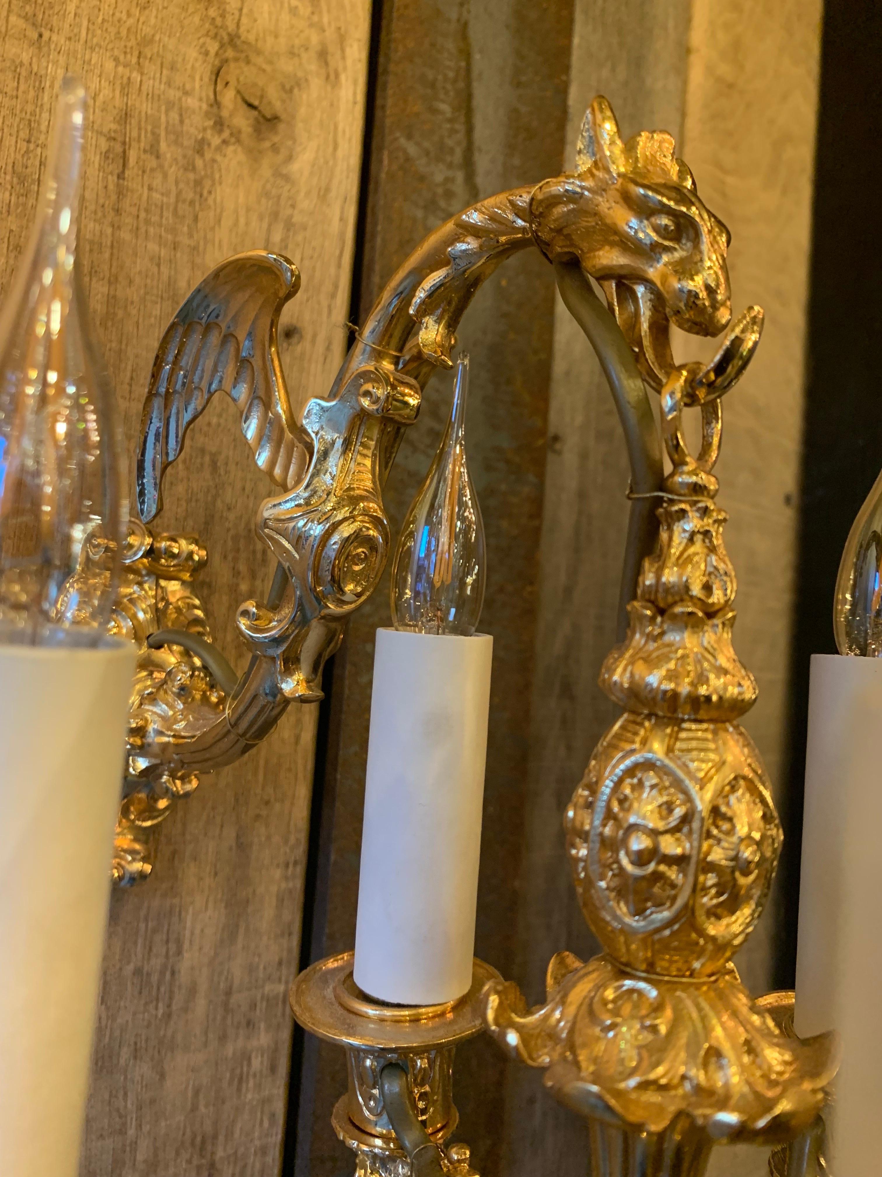 Lampe murale en forme de petits dragons du XVIIIe siècle avec 5 lumières en bronze et or 18 carats Excellent état - En vente à SAINT-OUEN-SUR-SEINE, FR